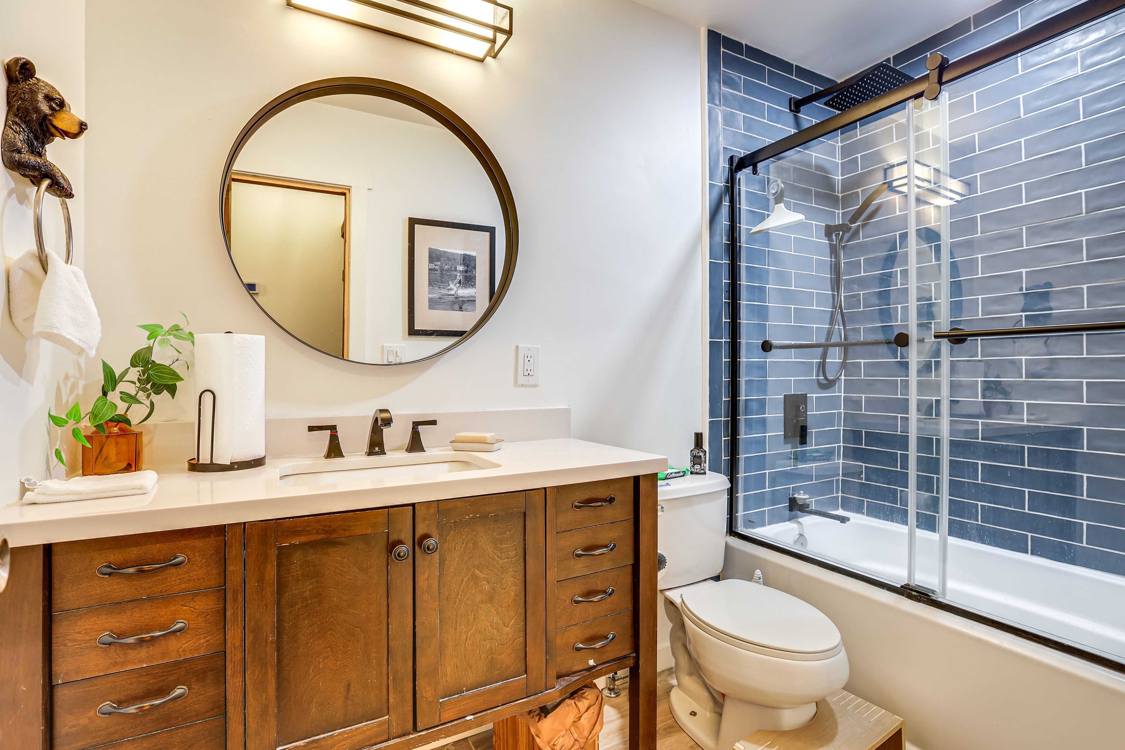 Full Bathroom | 2nd Floor