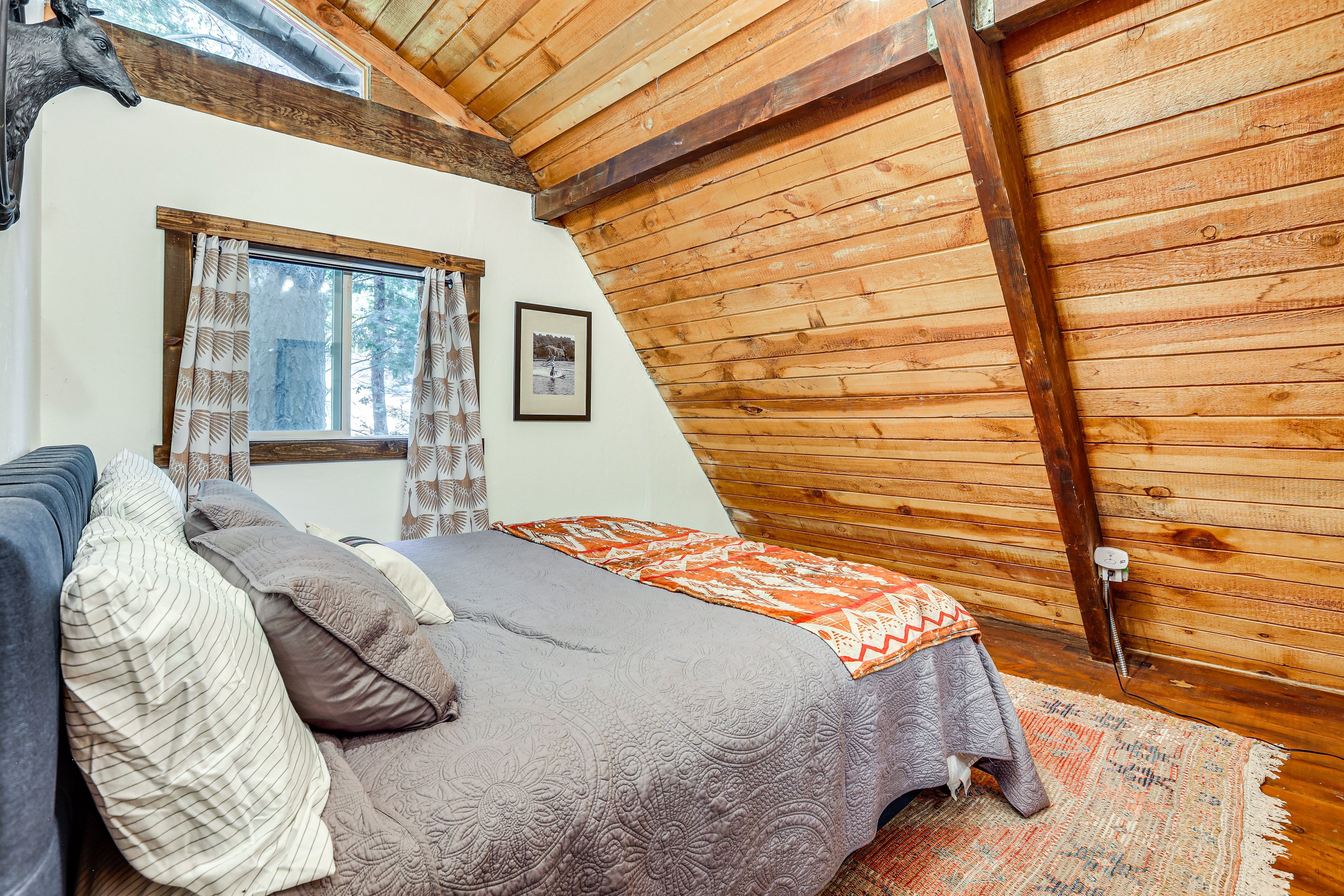 Bedroom 3 | King Bed | 3rd Floor
