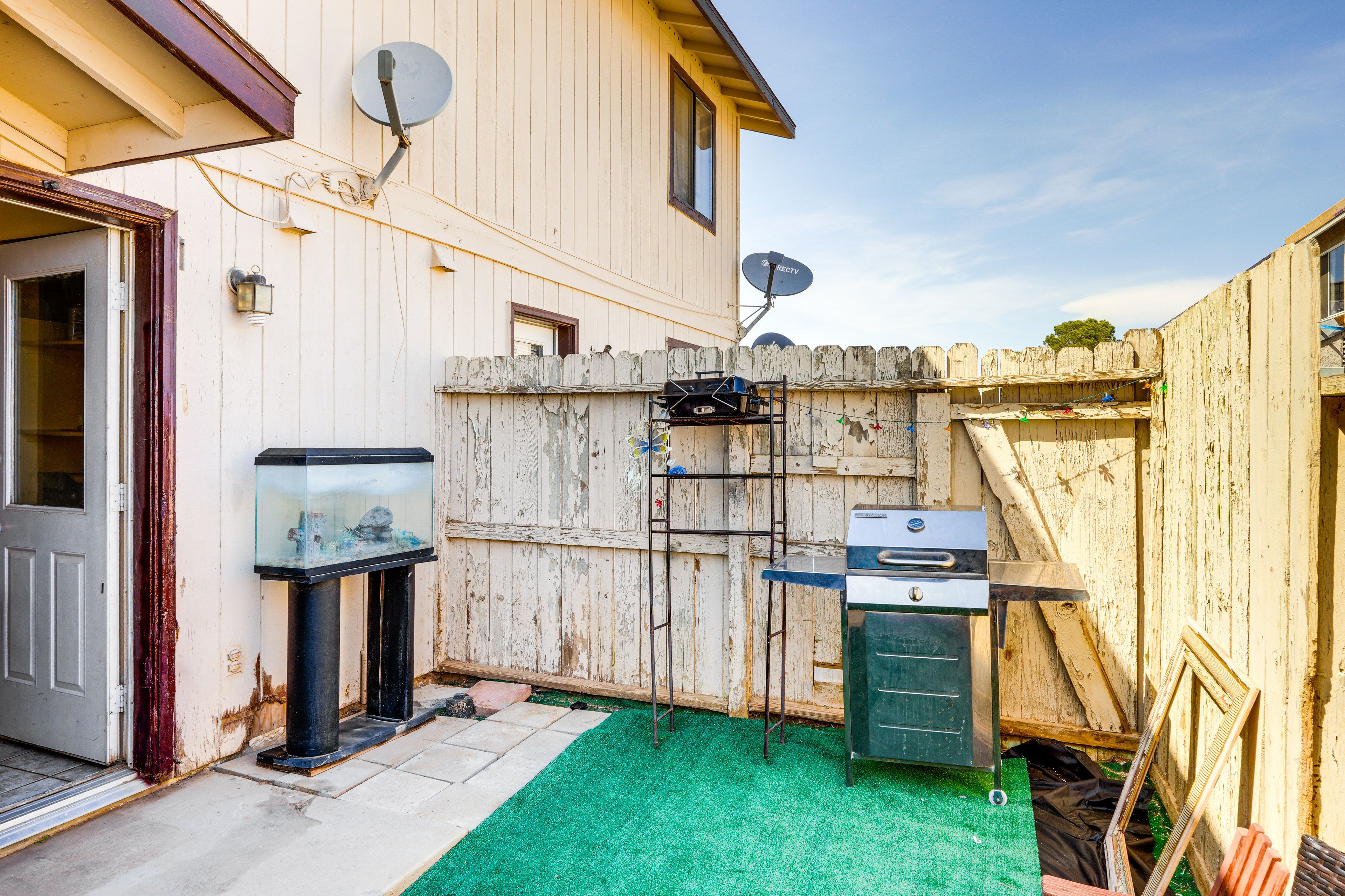 Private Patio w/ Furniture | Charcoal Grill (Charcoal Provided)