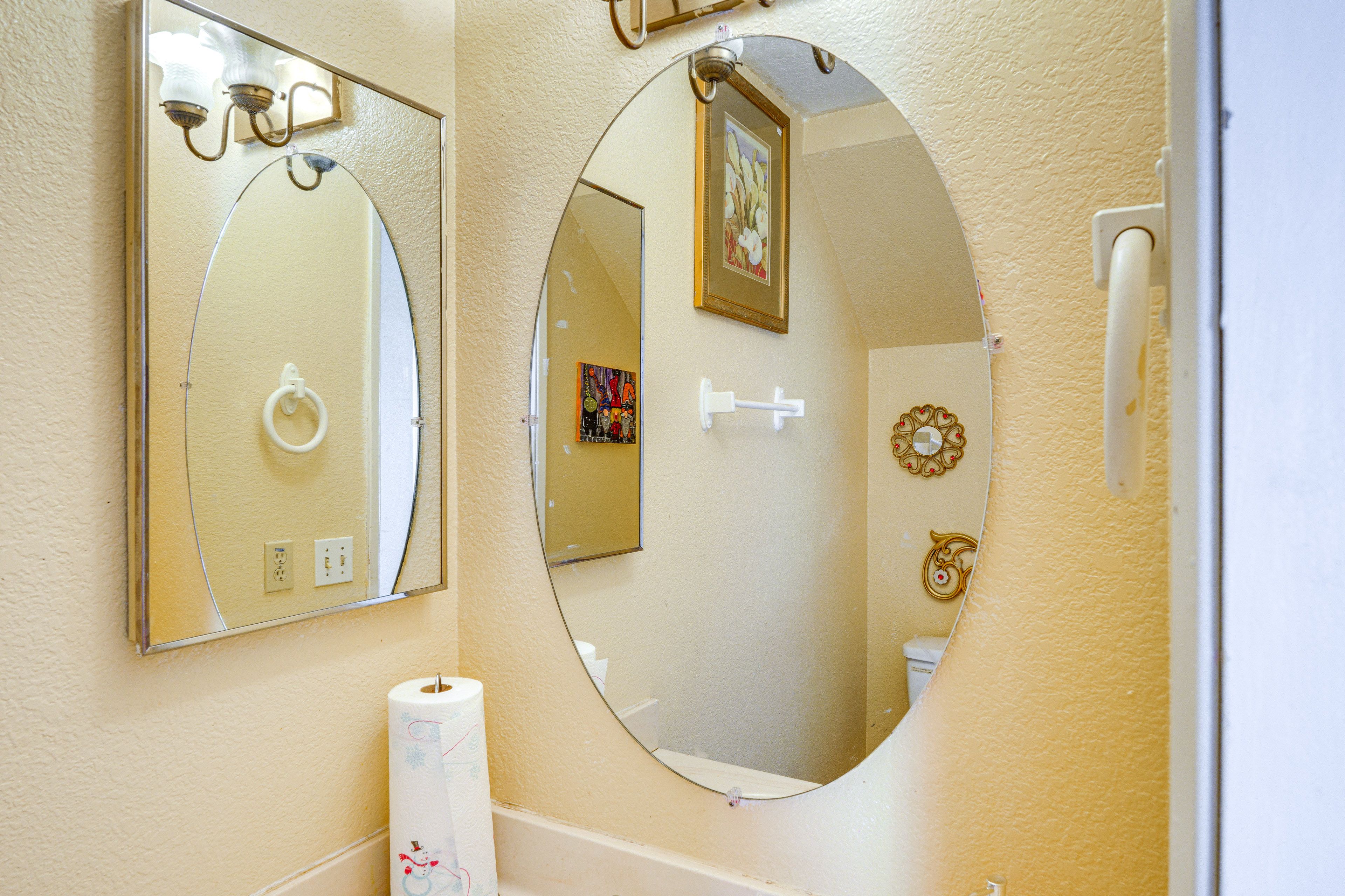 Half Bathroom | 1st Floor