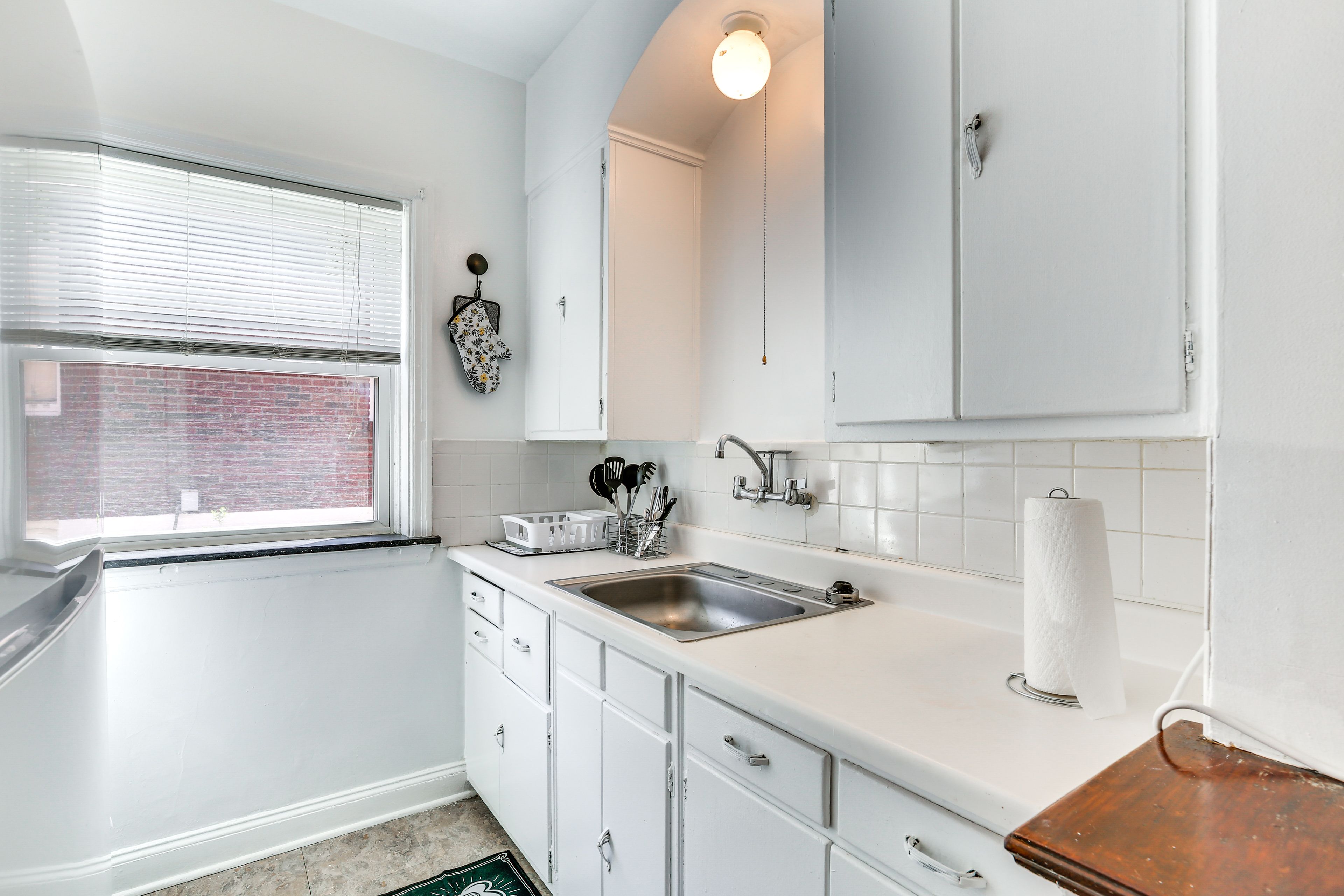 Kitchen | Desk | Free WiFi | Central Air Conditioning/Heat