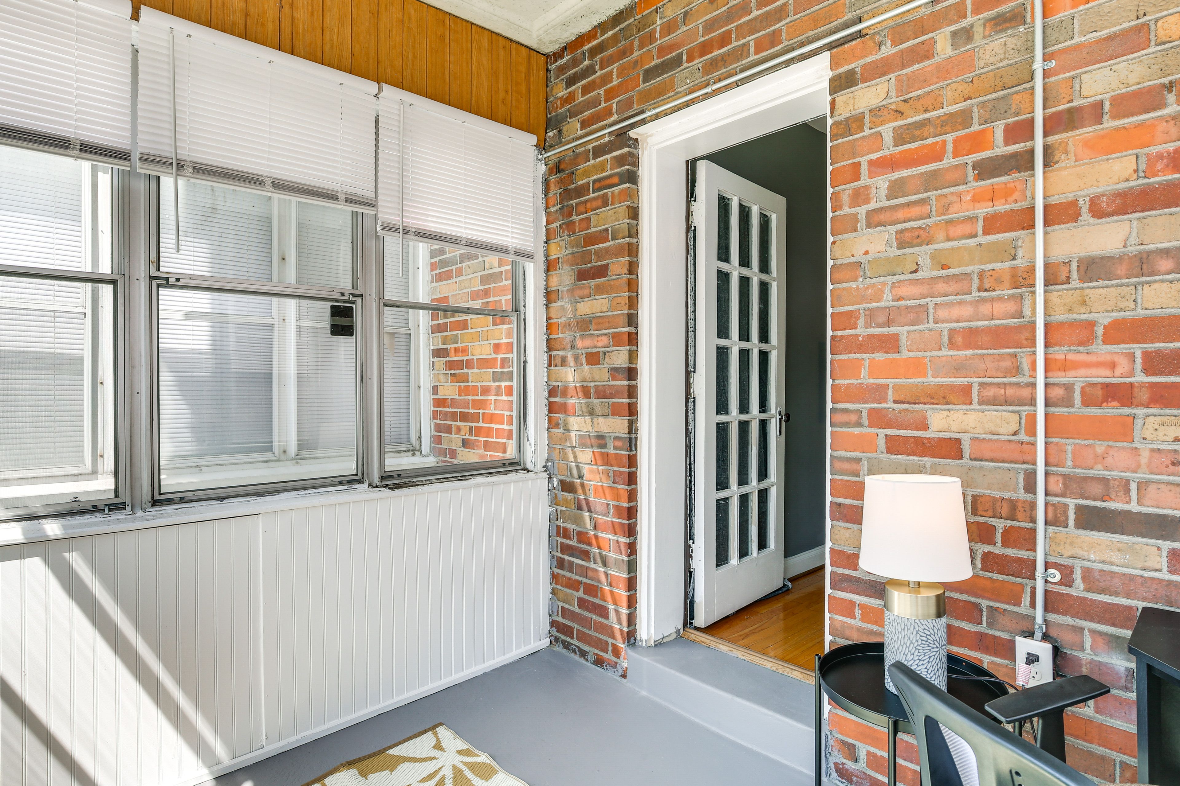 Enclosed Sunroom | Desk