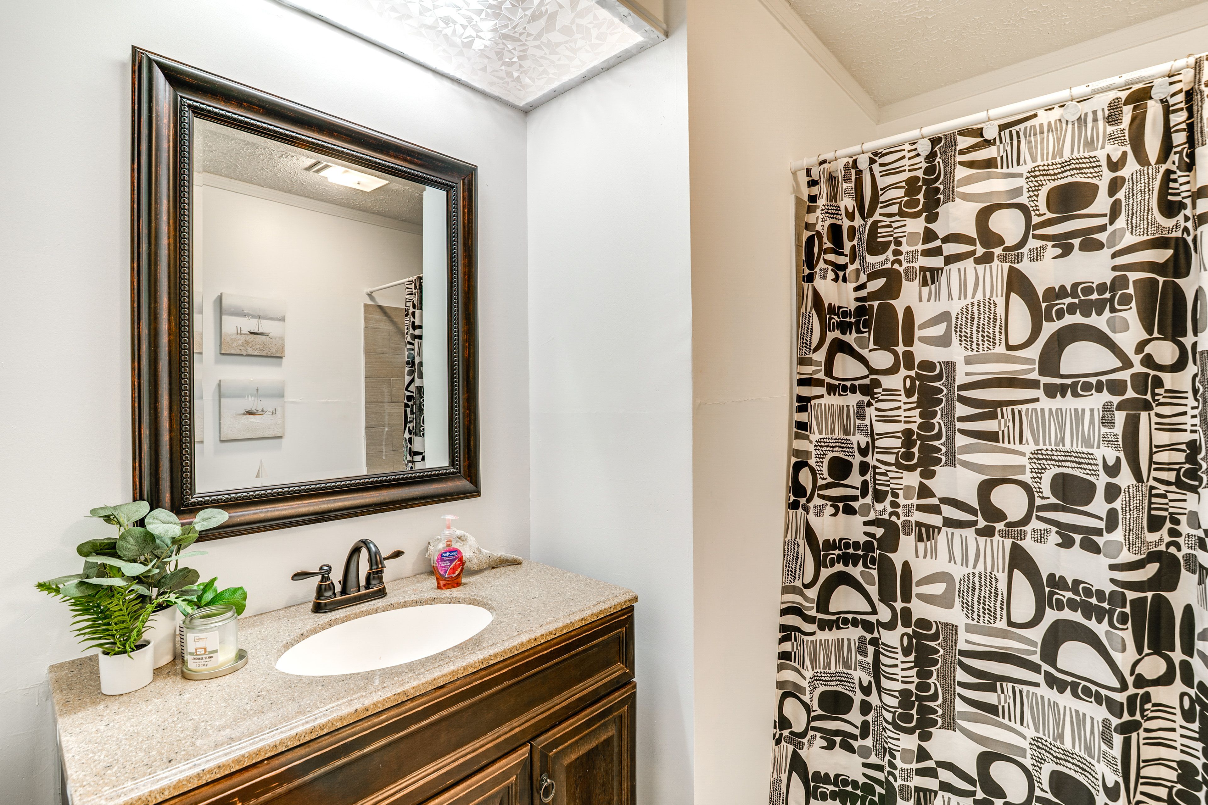 Full Bathroom | Lower Floor