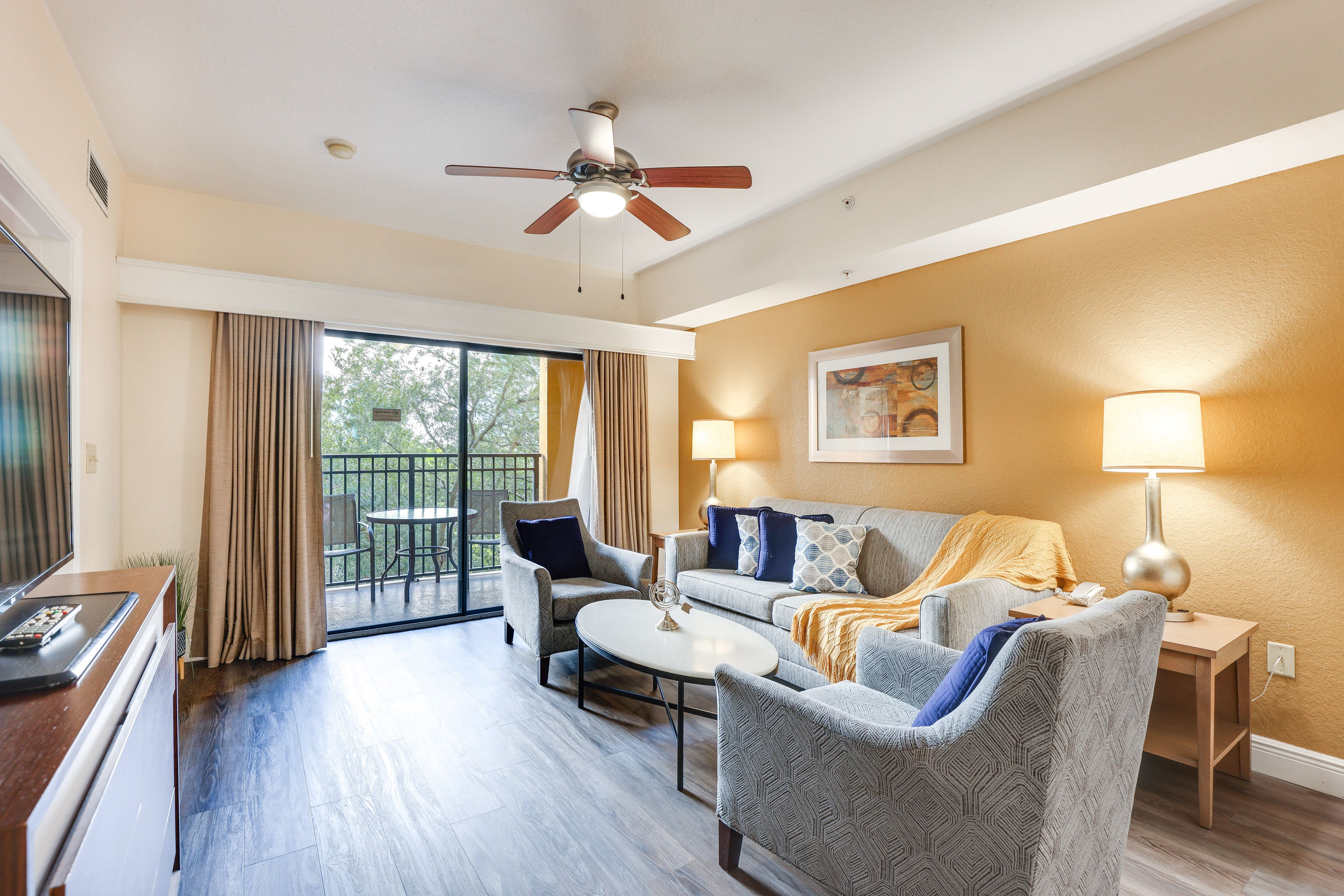 Living Room | Sleeper Sofa | Smart TV | Free WiFi