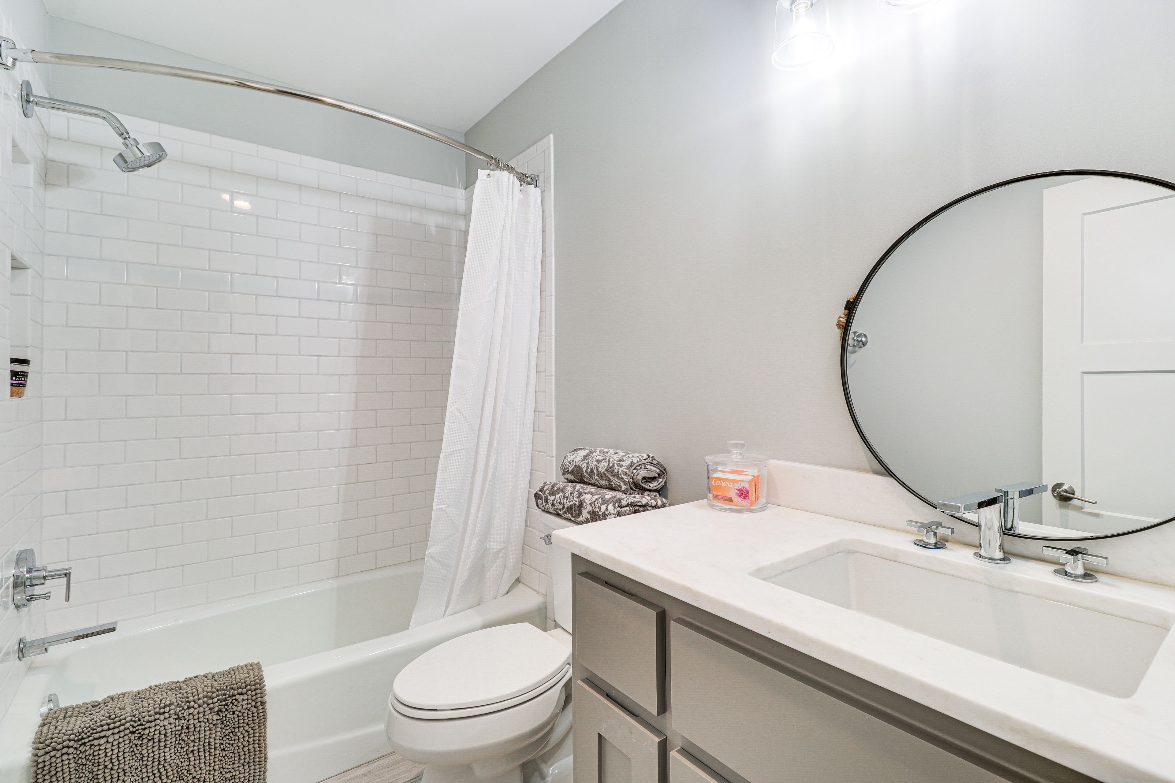 Full Bathroom | 3rd Floor