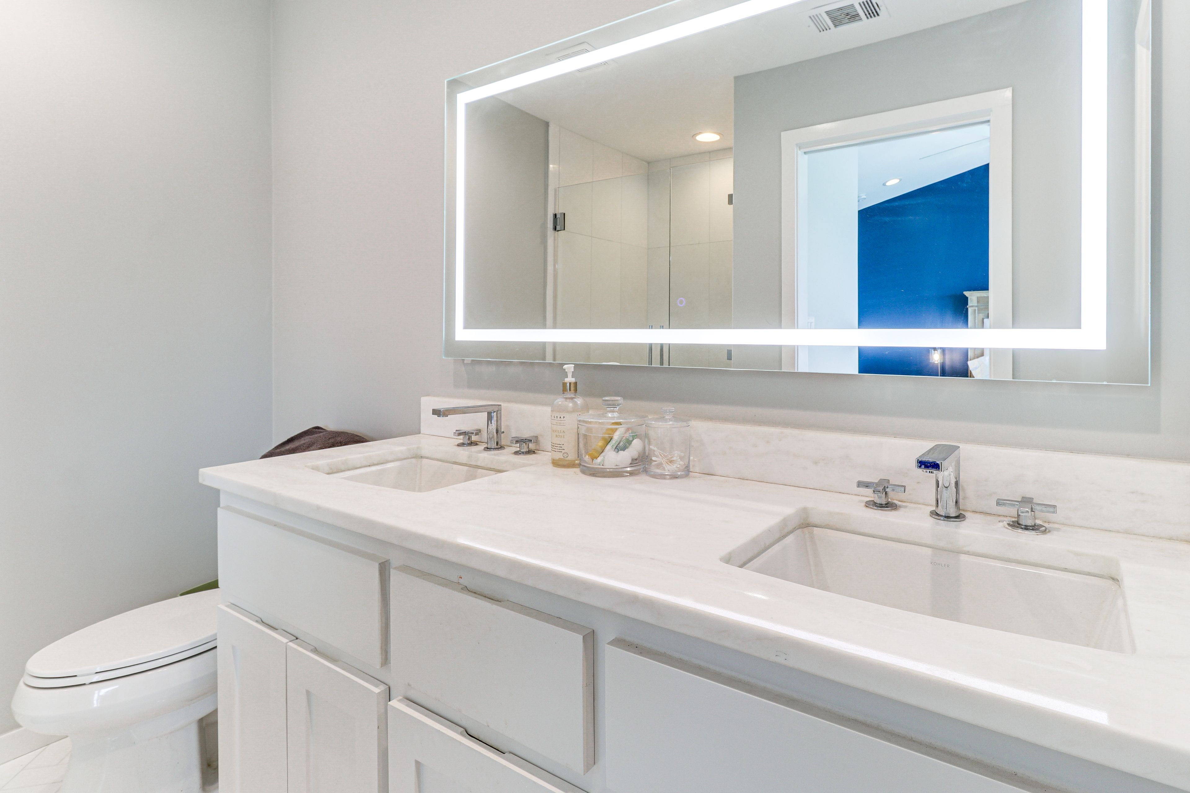 Full Bathroom | Towels Provided | 3rd Floor