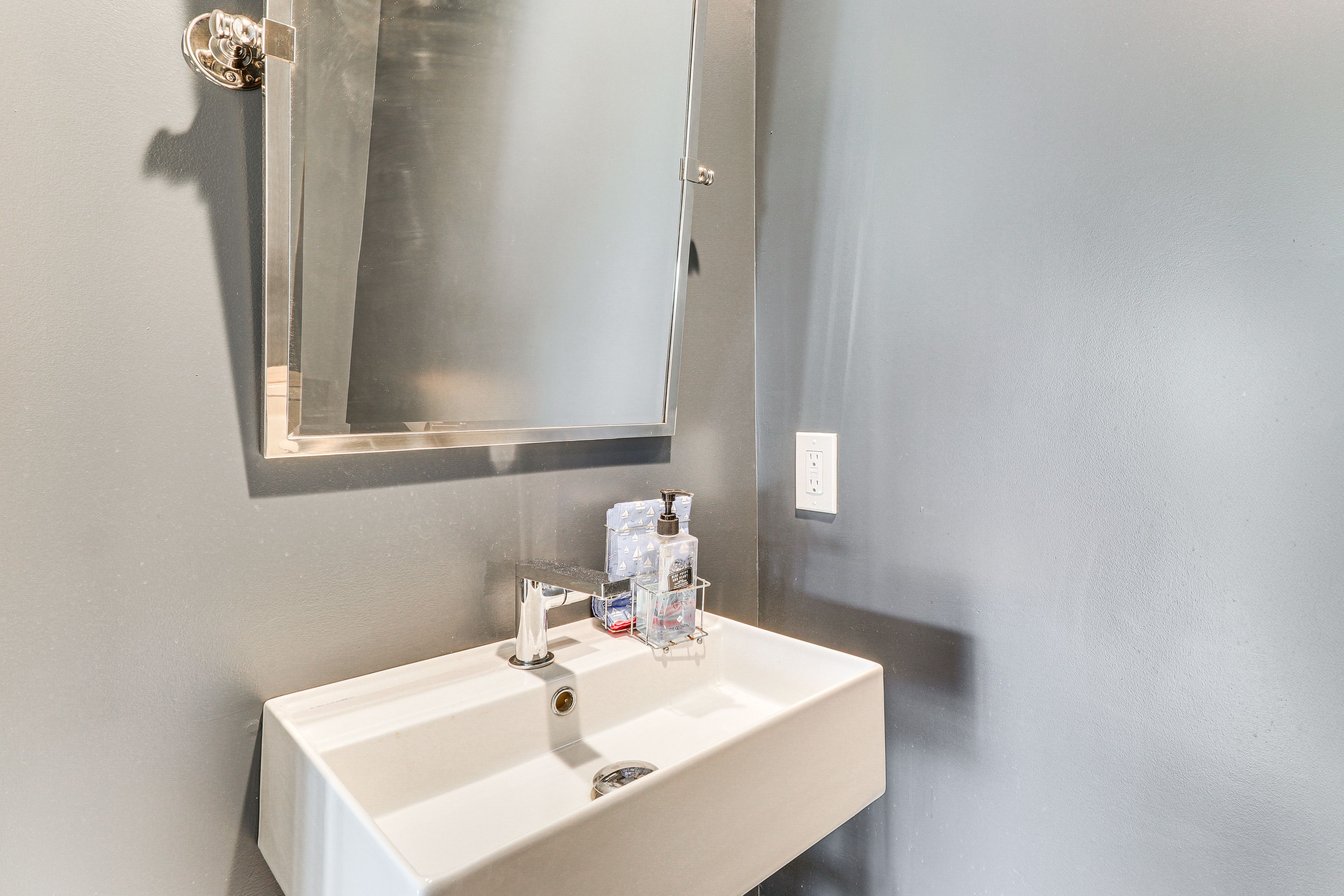 Half Bathroom | 2nd Floor