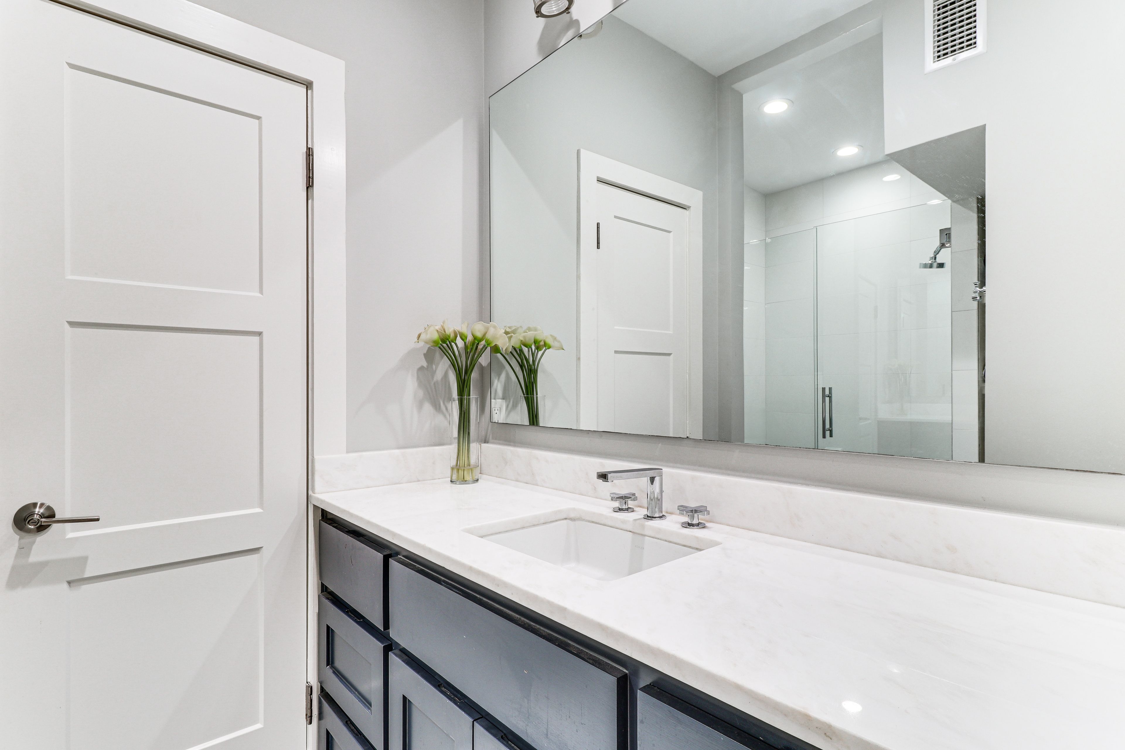 Full Bathroom | 1st Floor