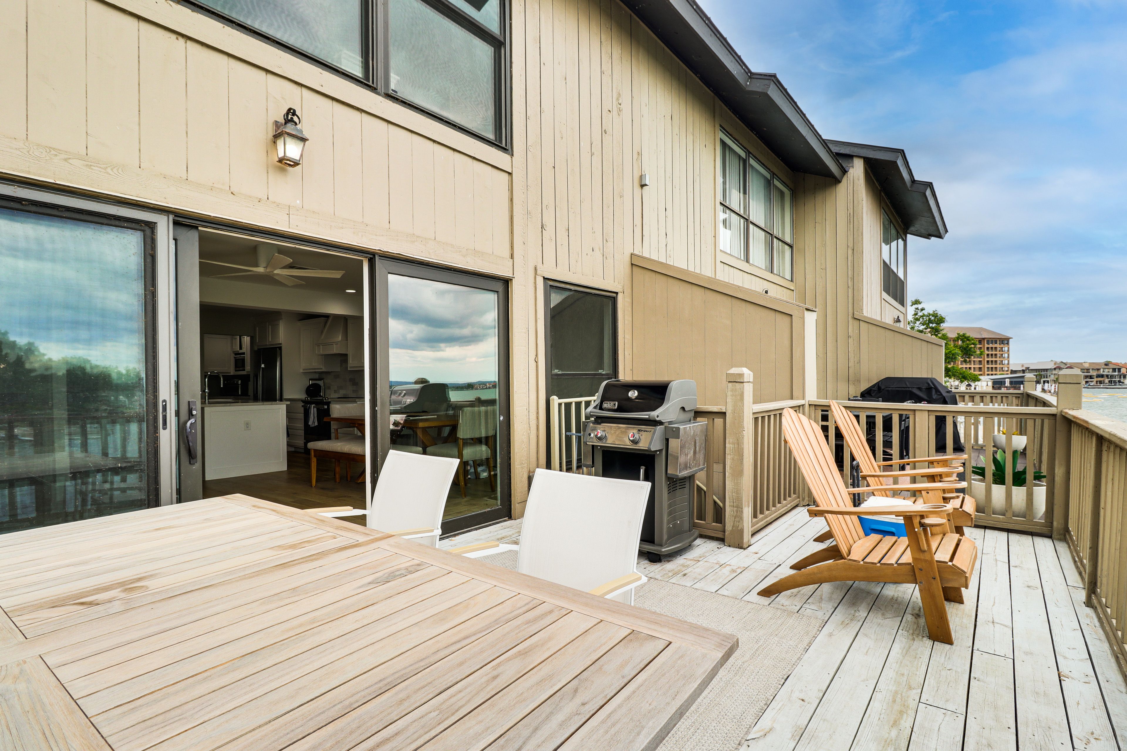 Deck | Gas Grill | Lake View