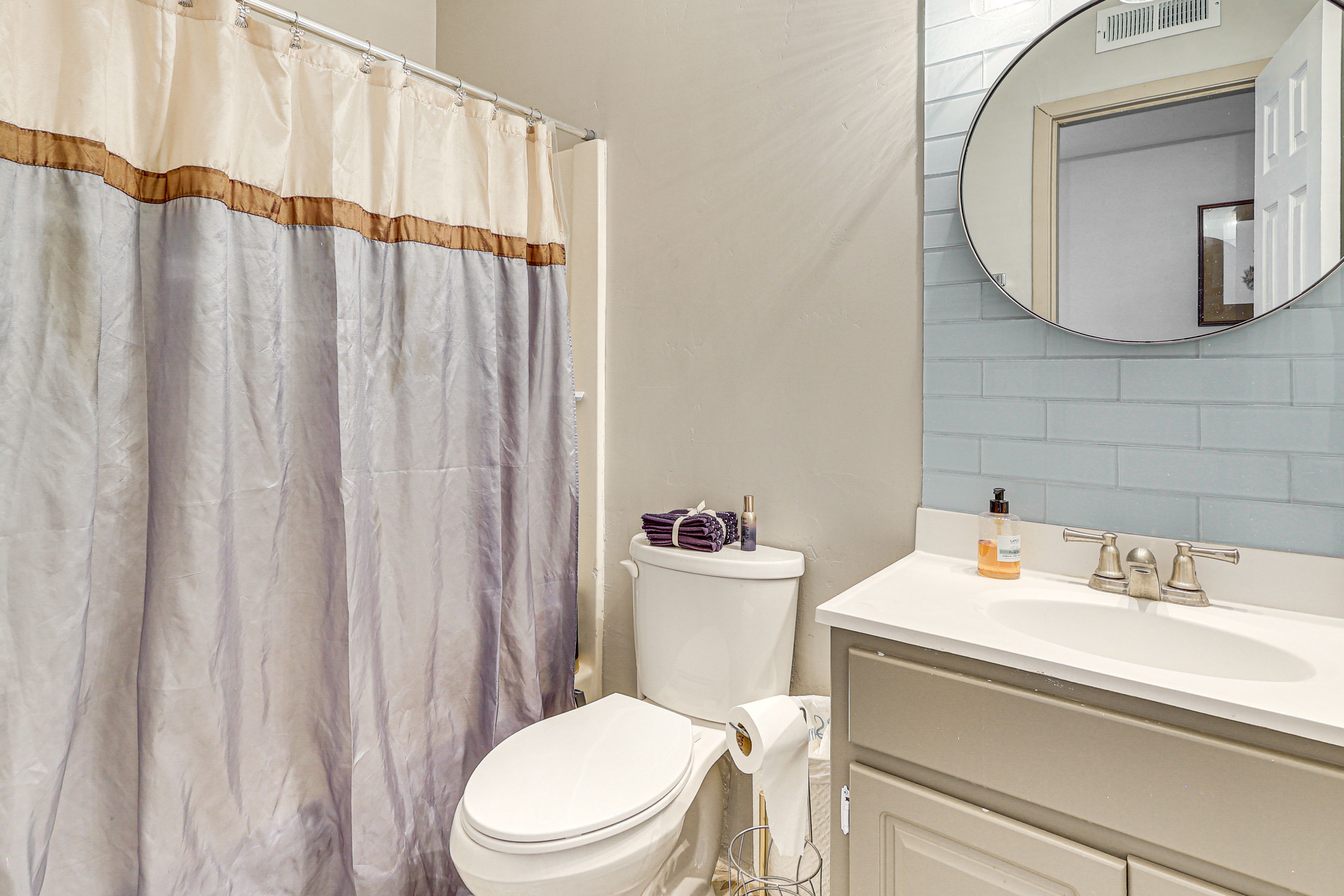 Full Bathroom