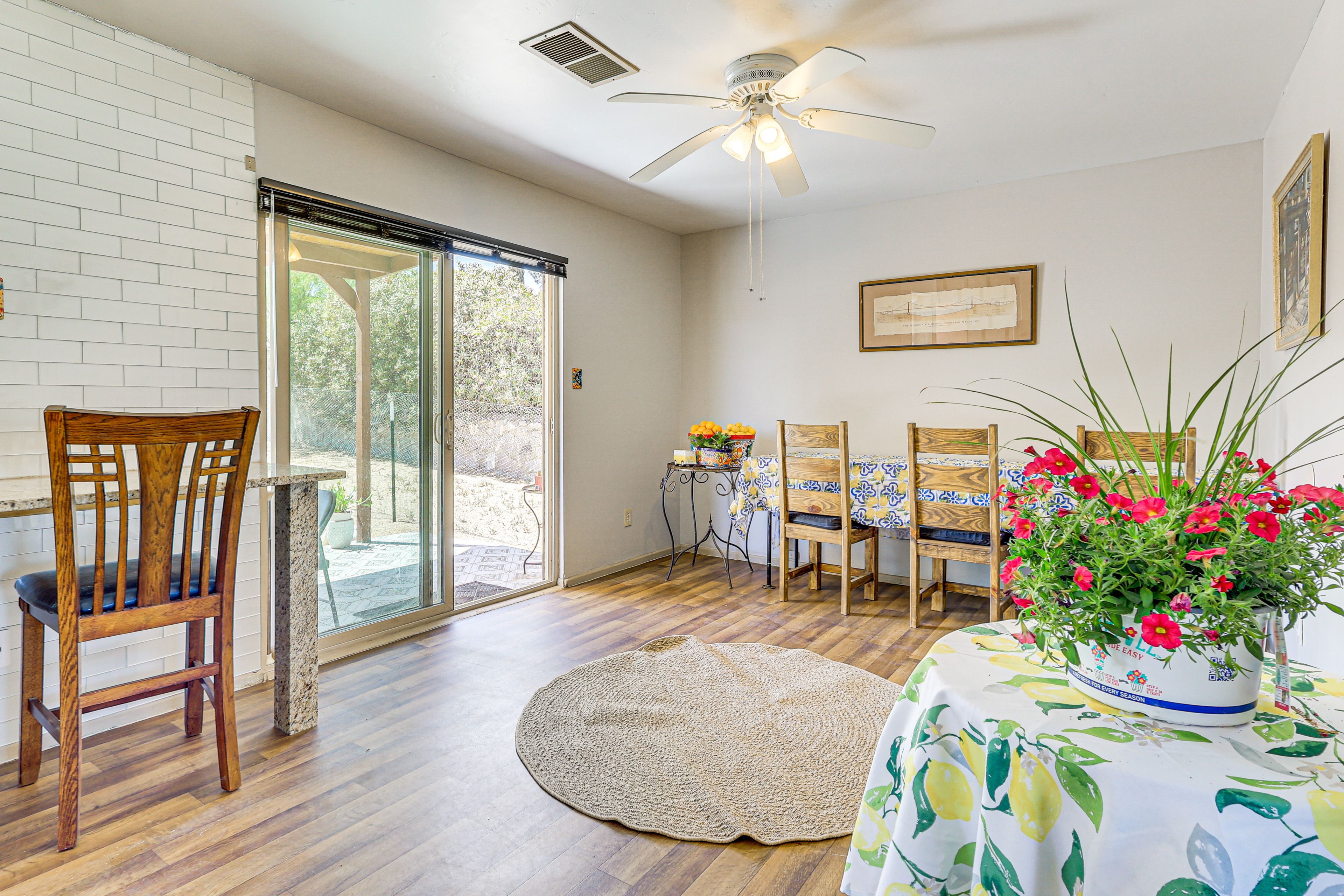 Dining Area | Dishware & Flatware Provided