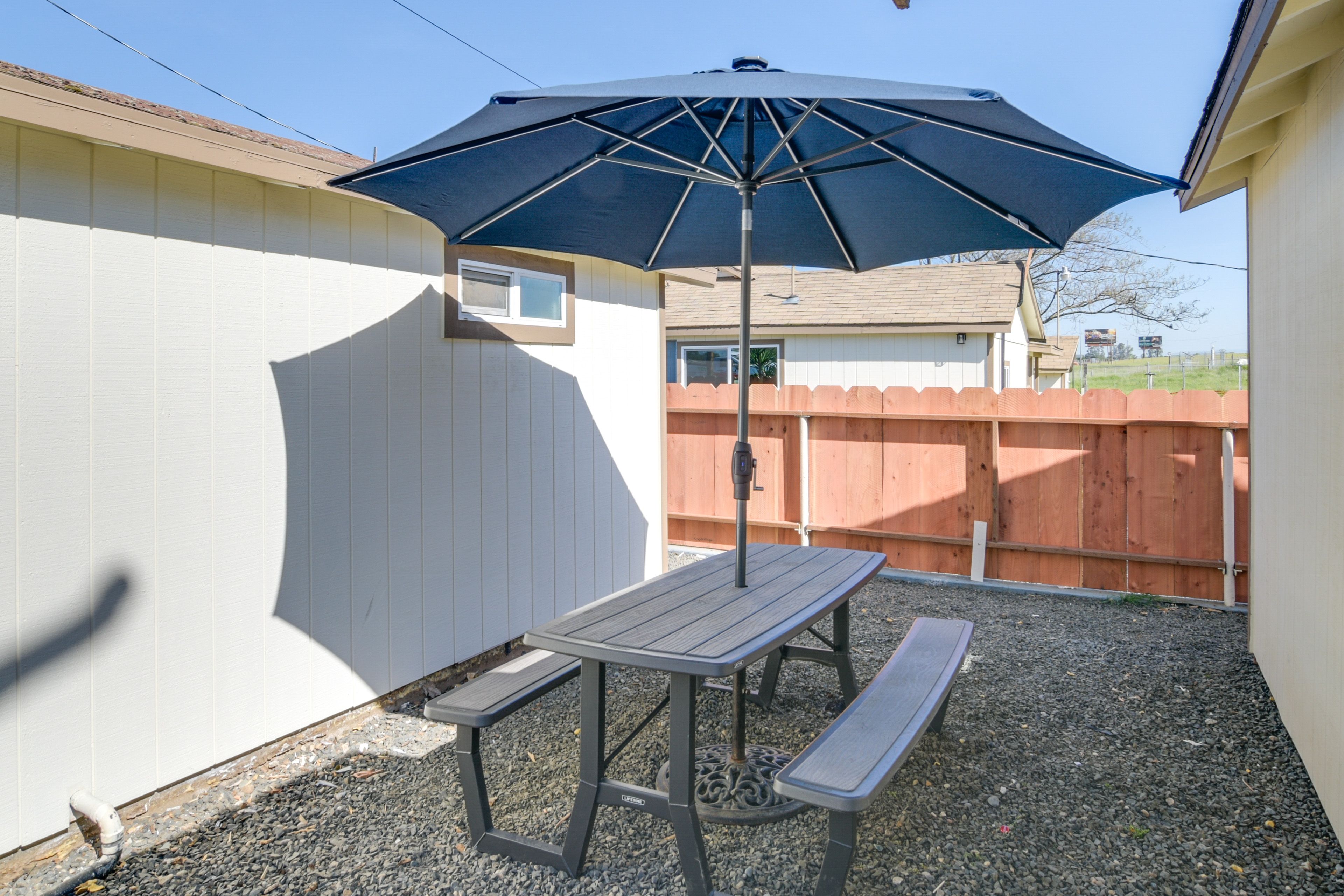 Shared Outdoor Space | Single-Story Studio