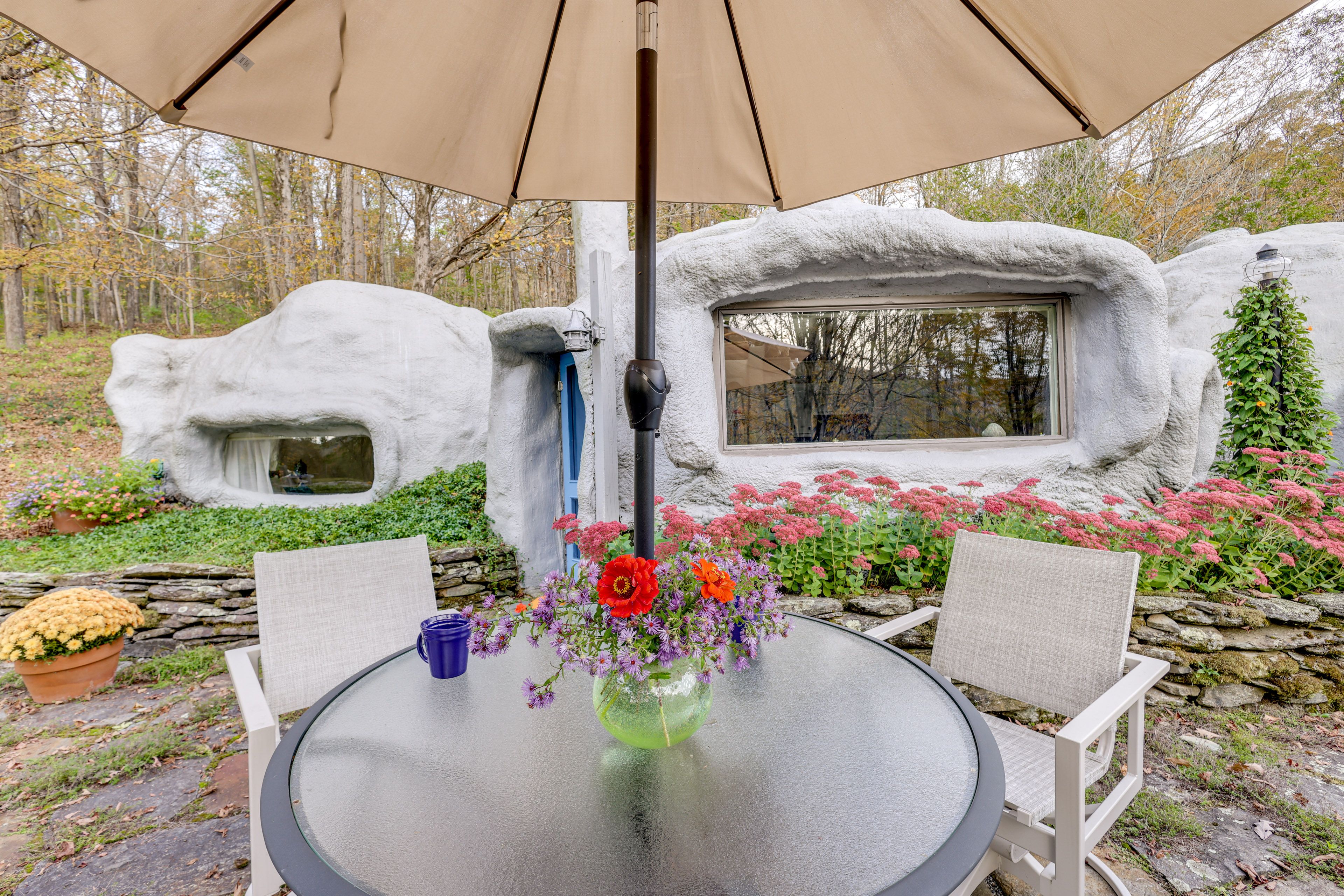 Sandgate Vacation Rental | 1BR | 1BA | Steps Required | 950 Sq Ft