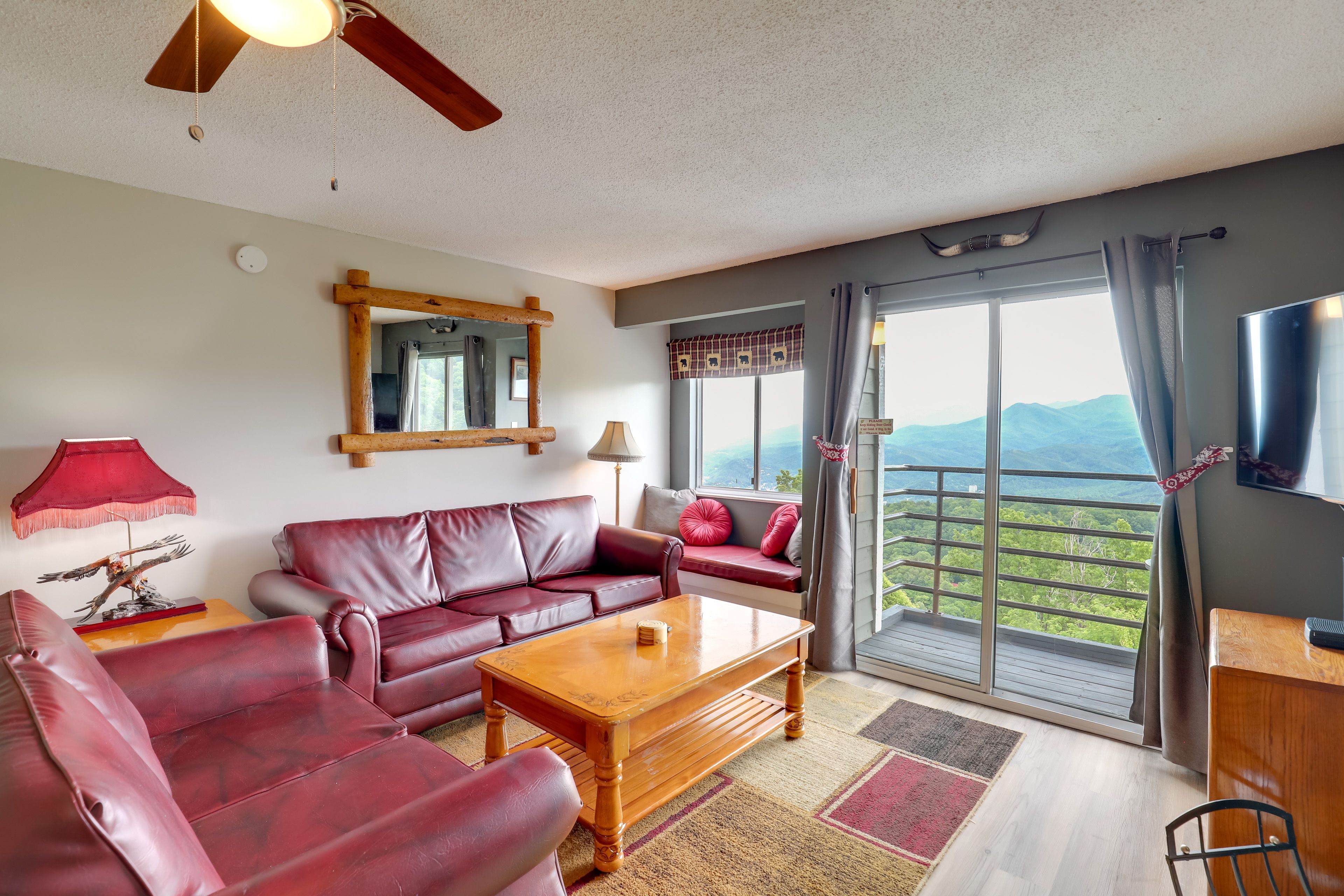 Living Room | Queen Sleeper Sofa | Free WiFi | Central A/C & Heat