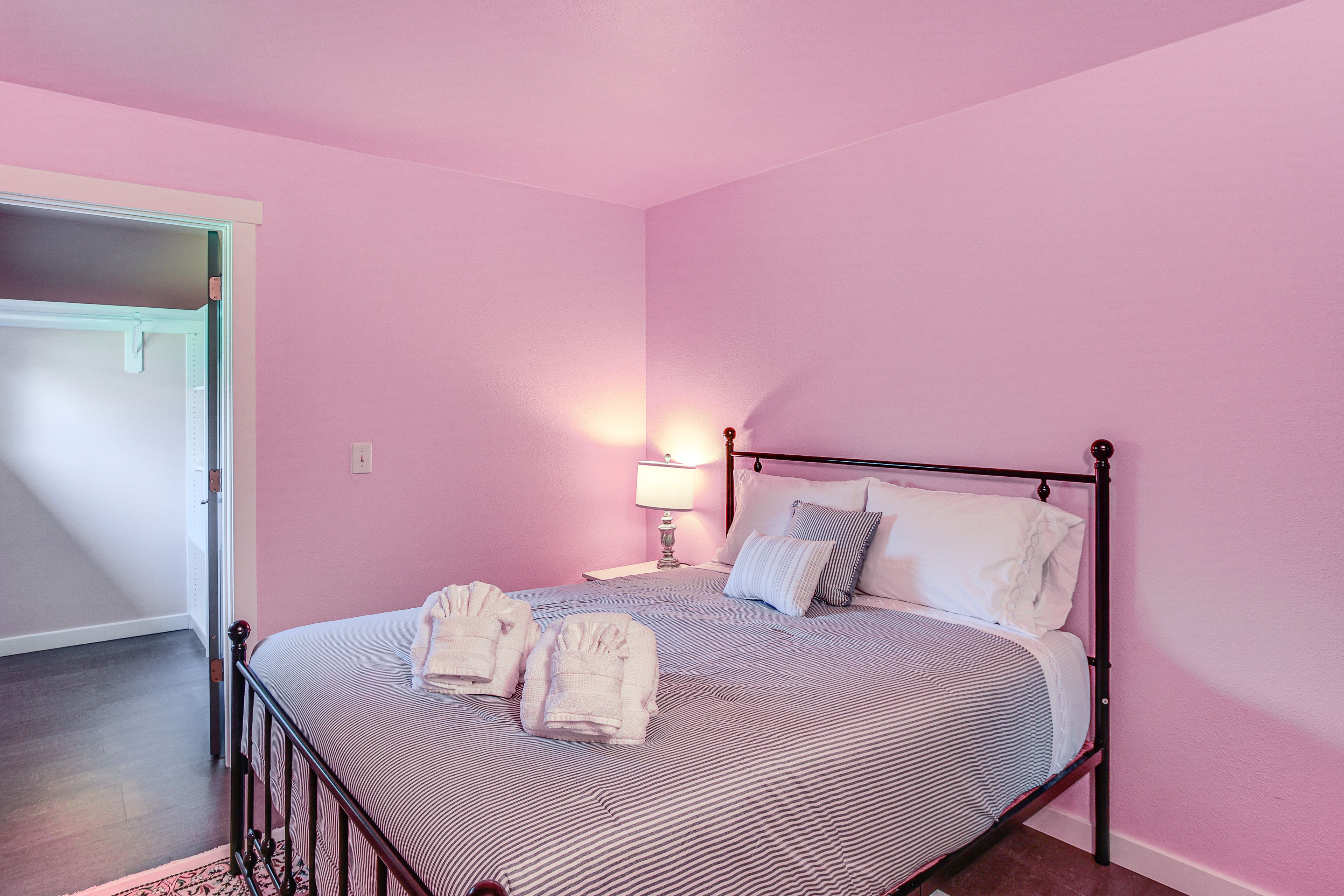 Bedroom 2 | Queen Bed | 1st Floor