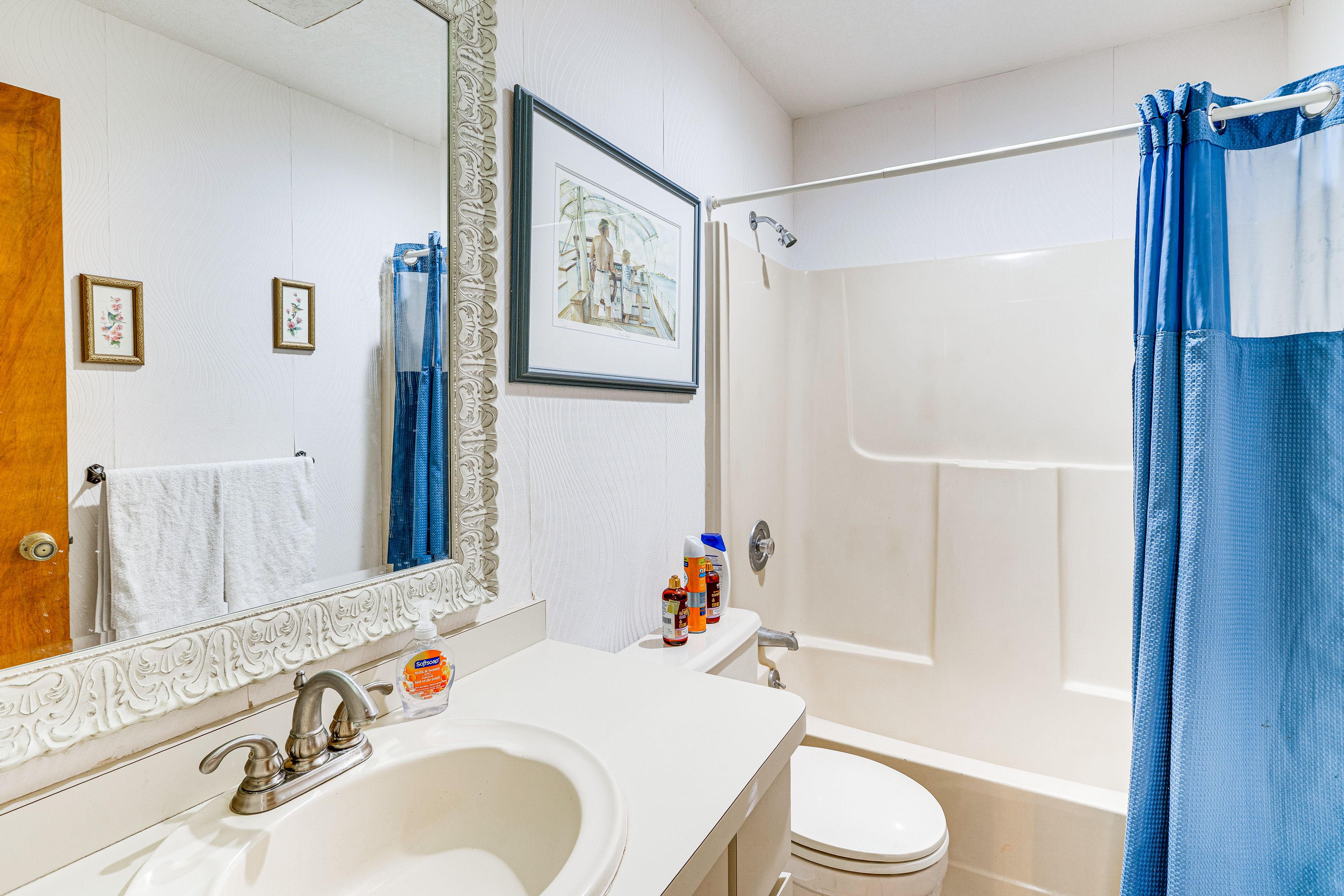 Full Bathroom | Shower/Tub Combo