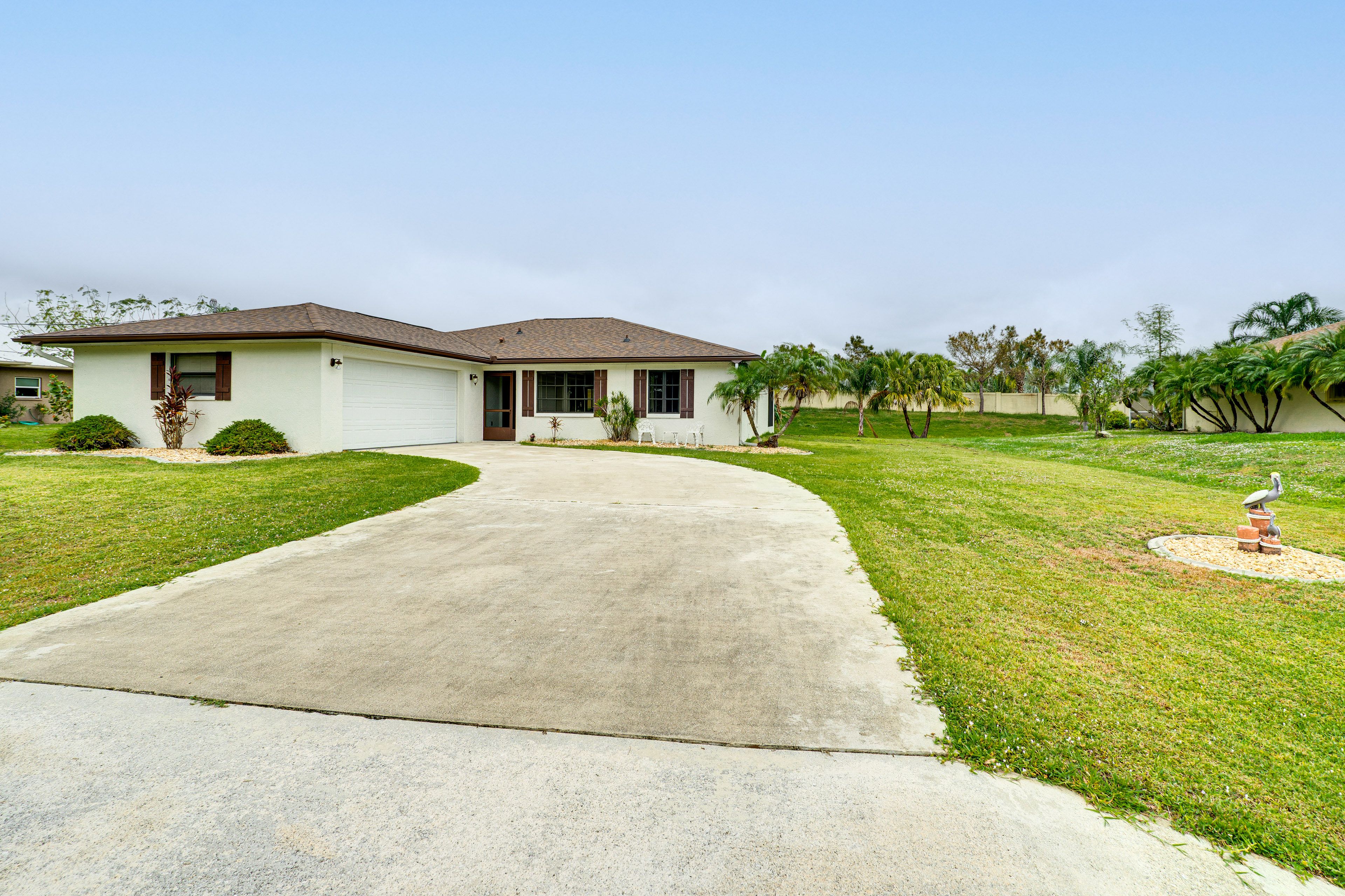 Parking | Garage (2 Vehicles) | Driveway (4 Vehicles)