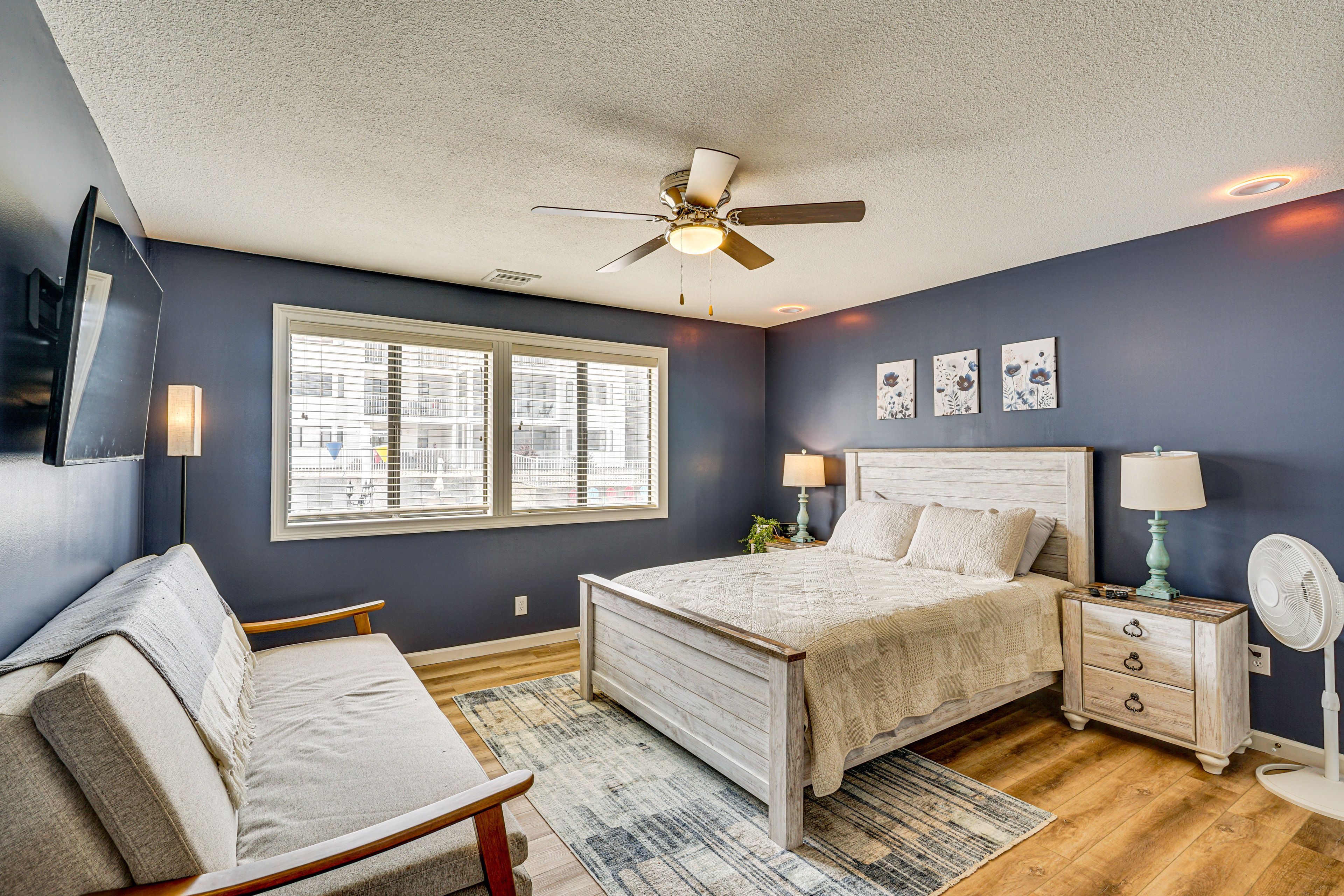 Bedroom 1 | Queen Bed | Queen Futon | Smart TV