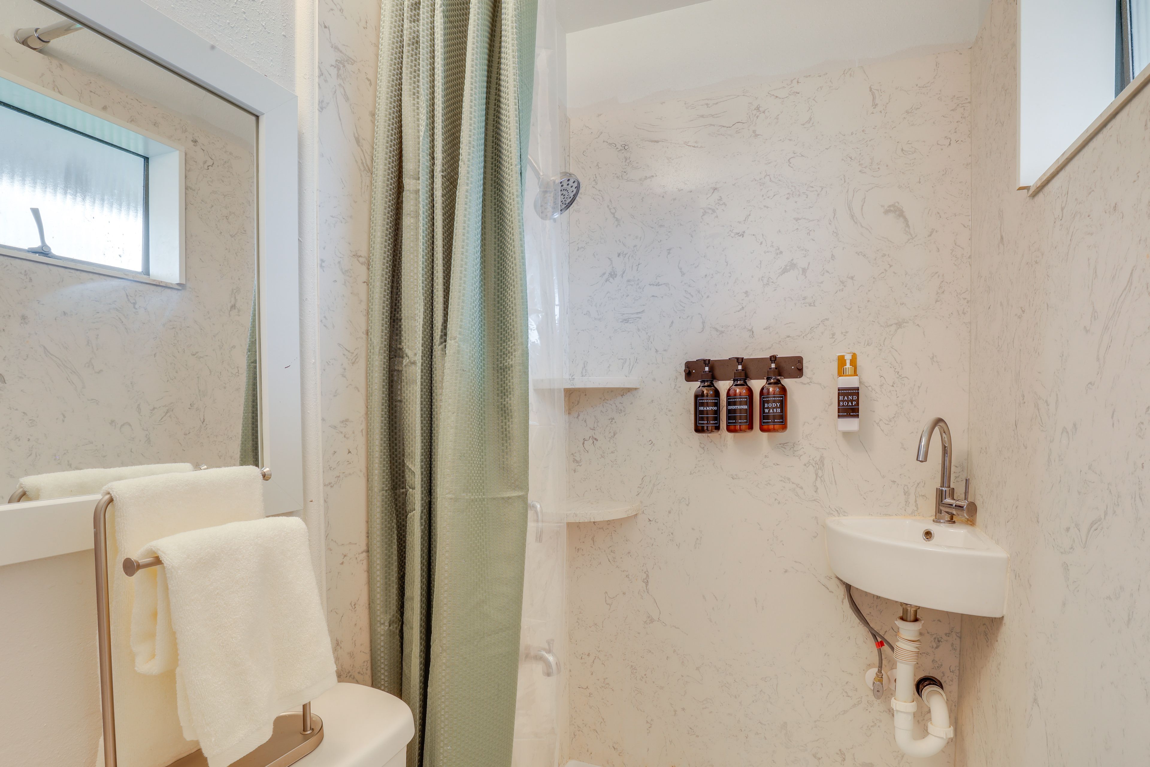 En-Suite Bathroom | Main Level | Towels Provided