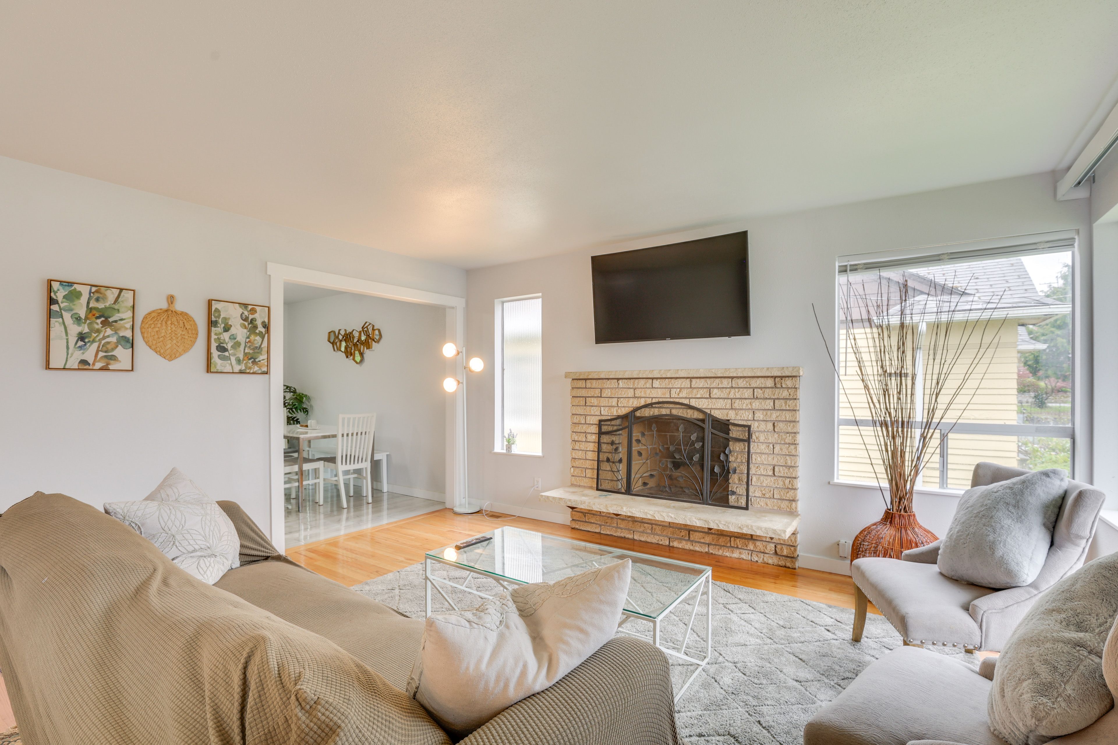 Living Room | 2-Story Home | Fireplace | TV | Central Heating | Free WiFi