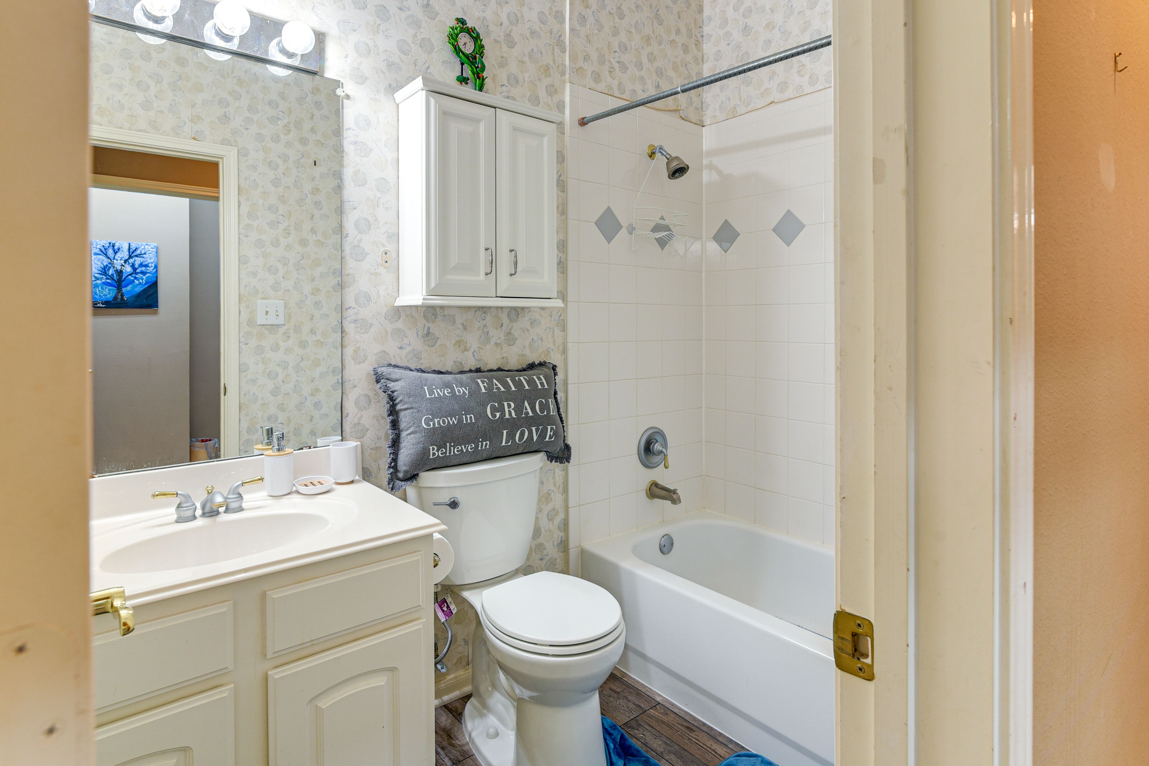 Full Bathroom | 1st Floor