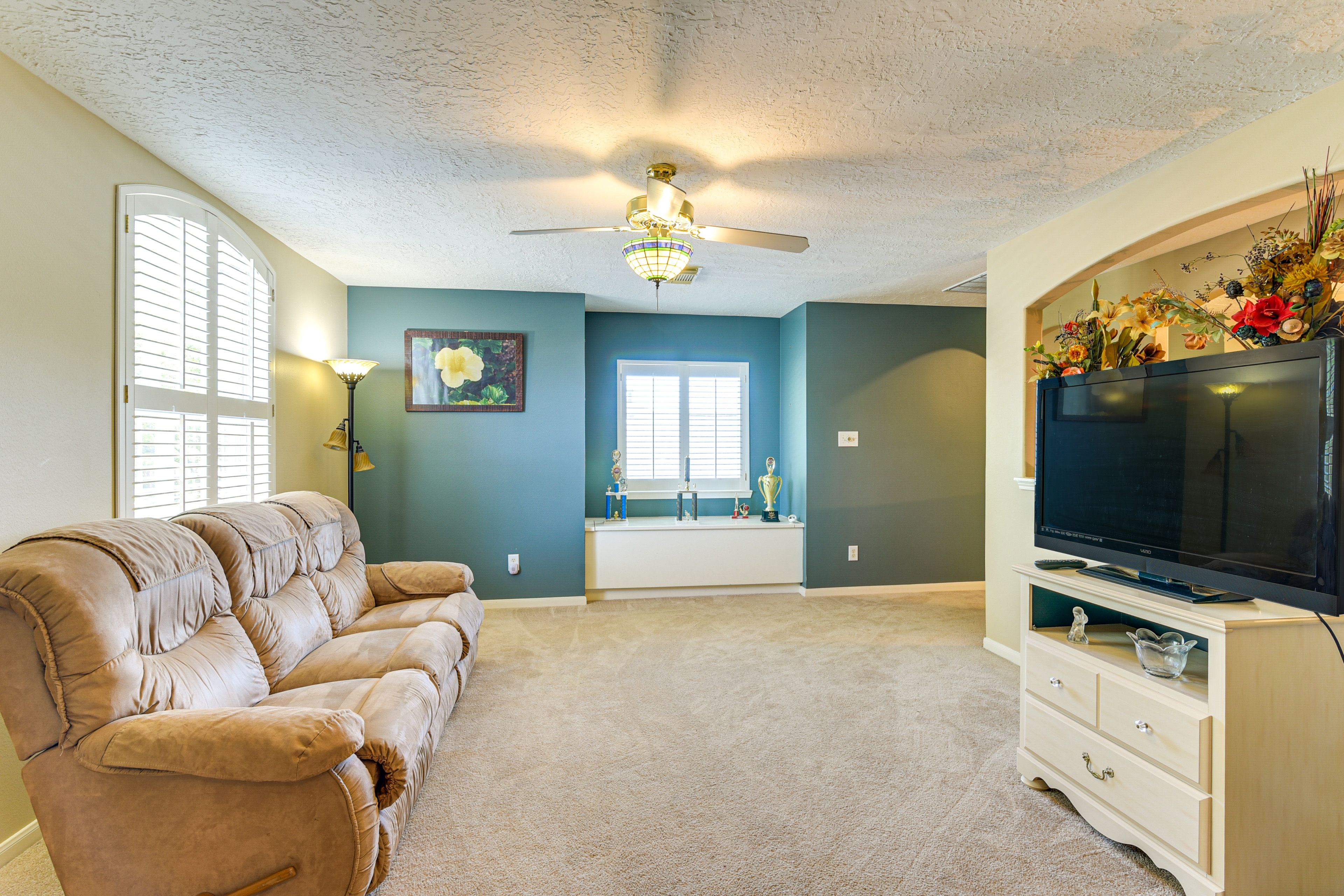 Additional Living Area | 2nd Floor | Smart TV