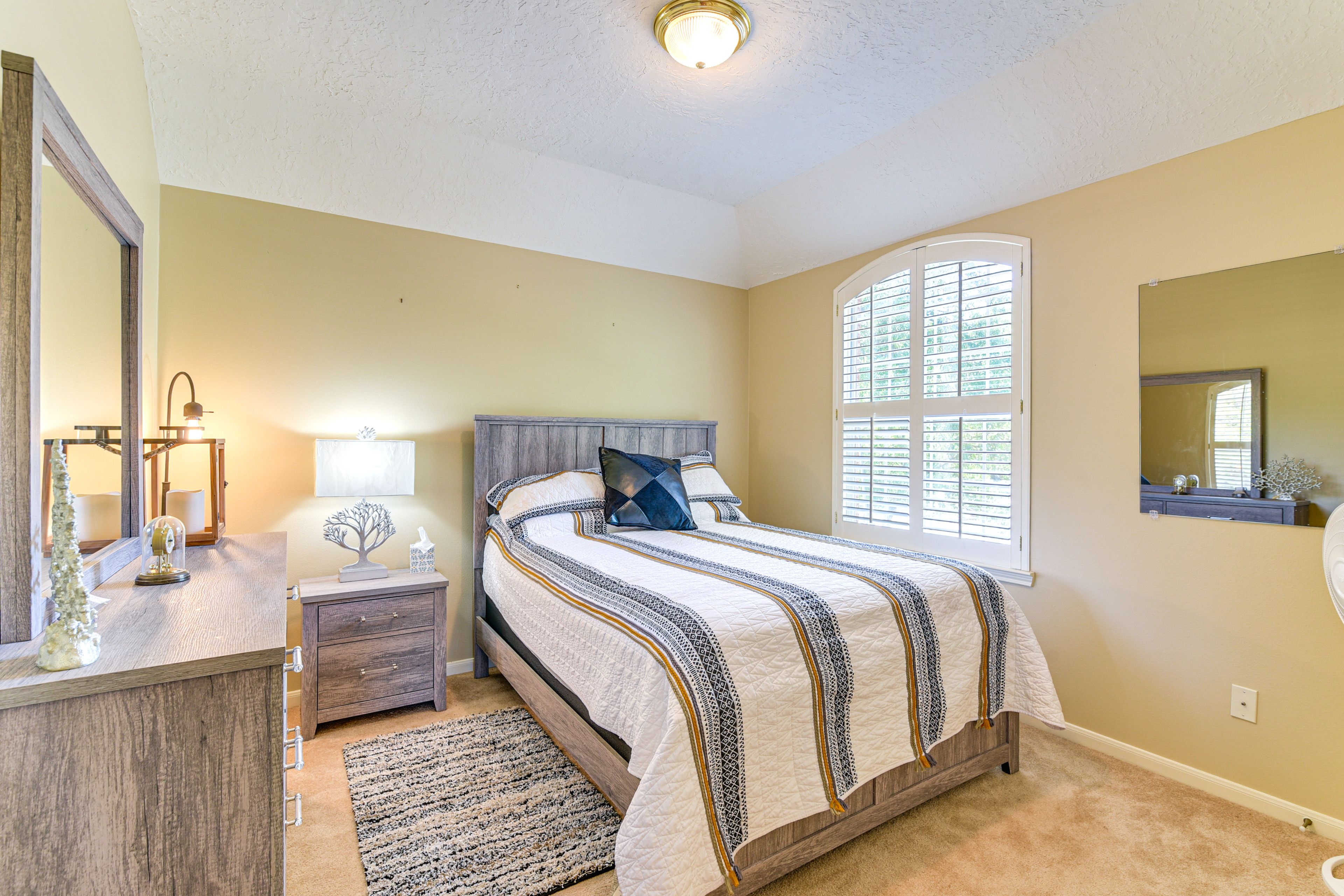 Bedroom 4 | 2nd Floor | Queen Bed