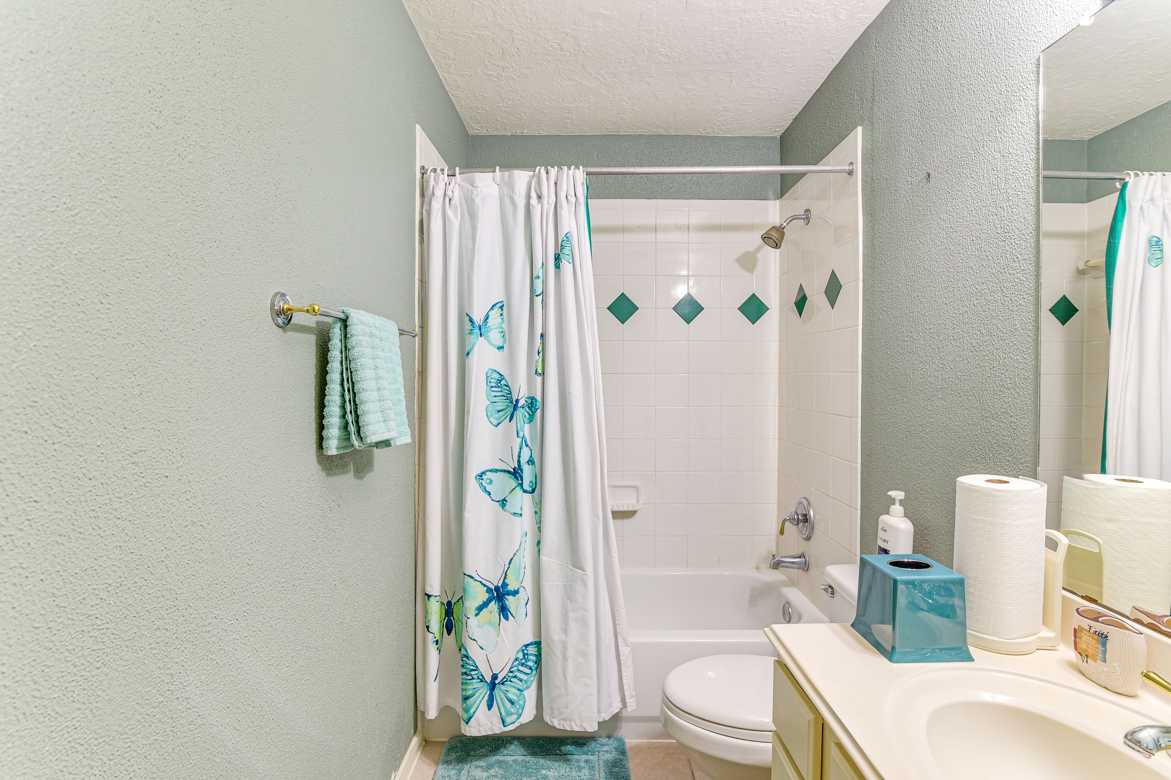 Full Bathroom | 2nd Floor