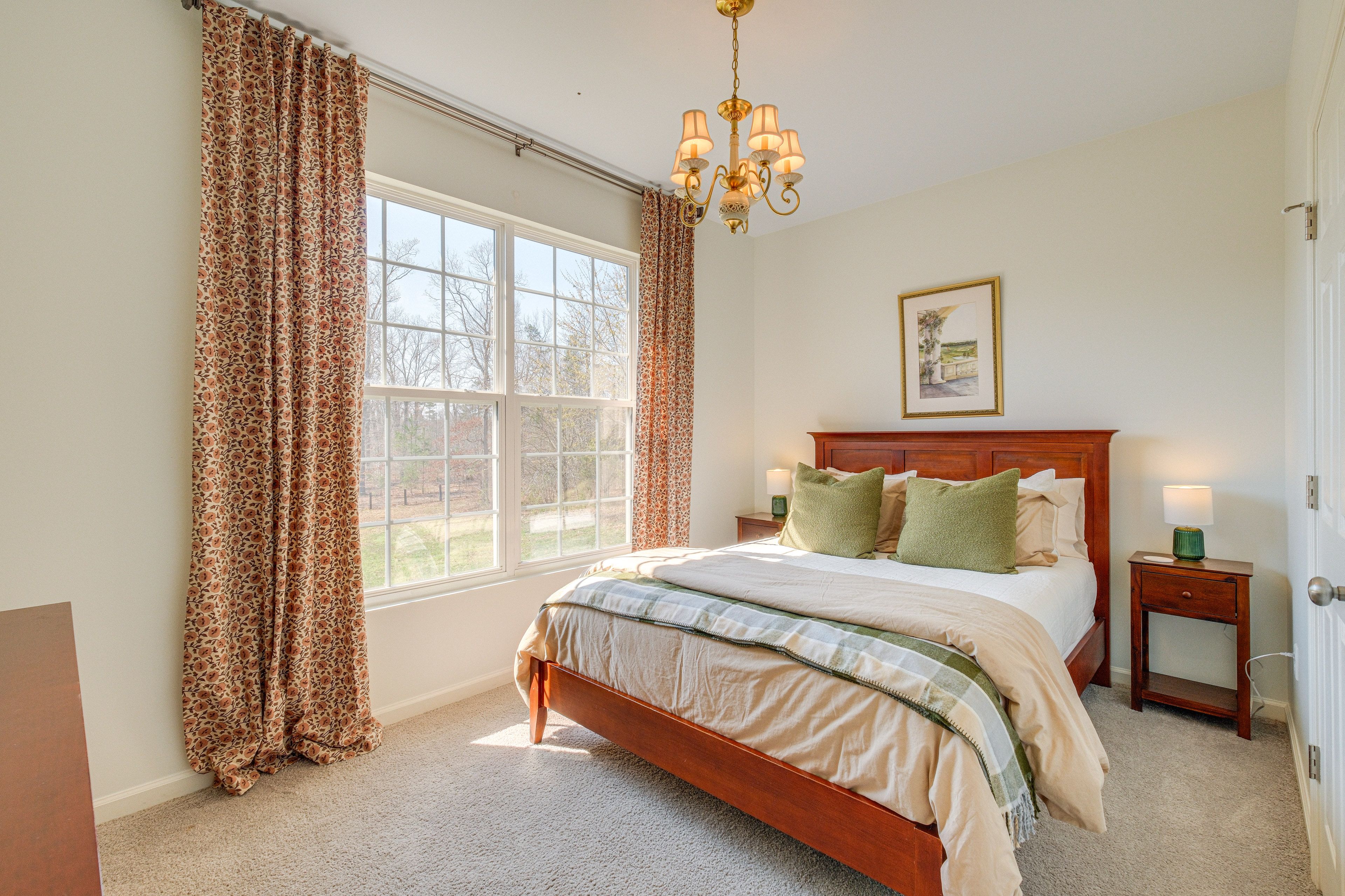 Bedroom 1 | Queen Bed
