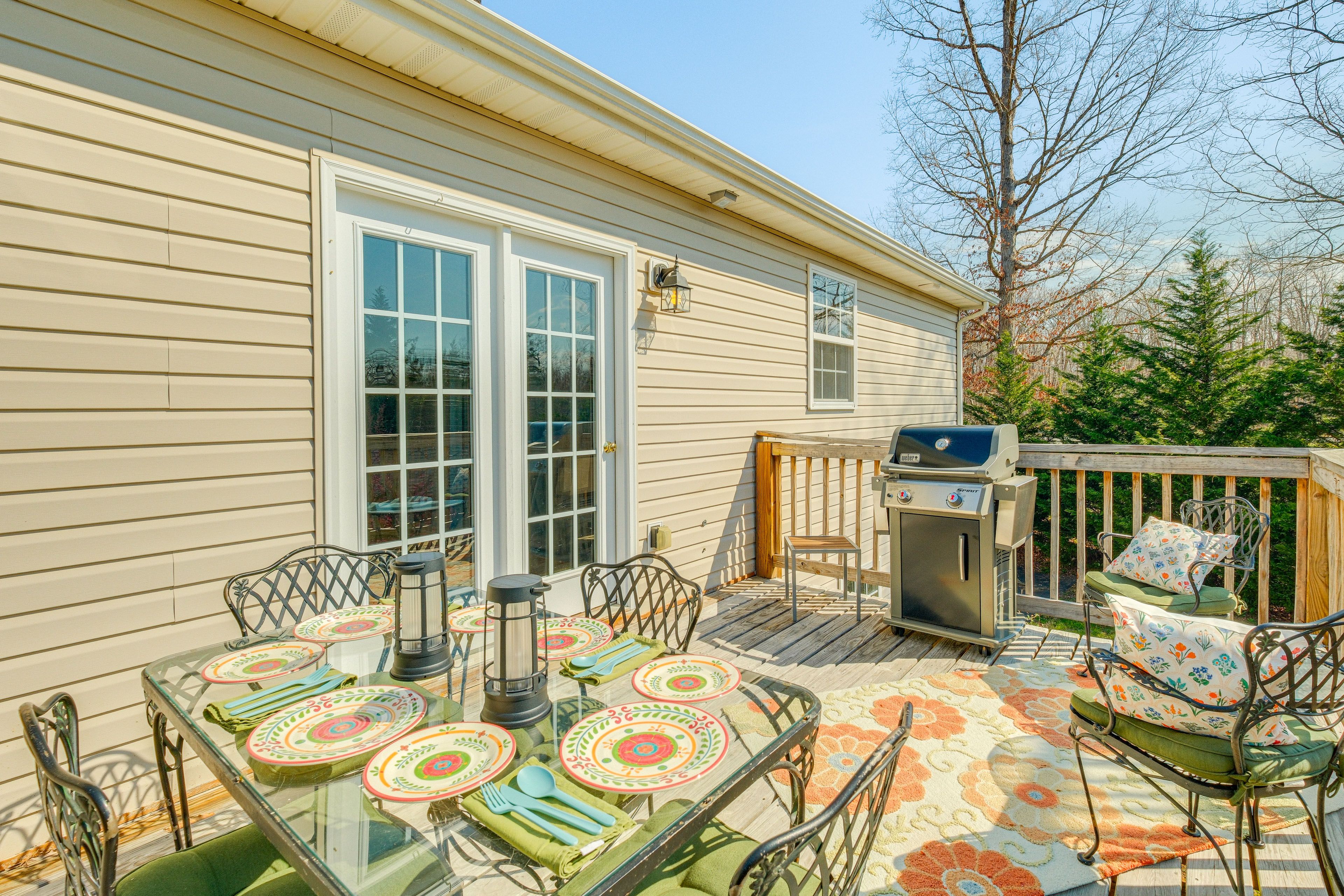 Private Deck | Gas Grill | Outdoor Dining Area