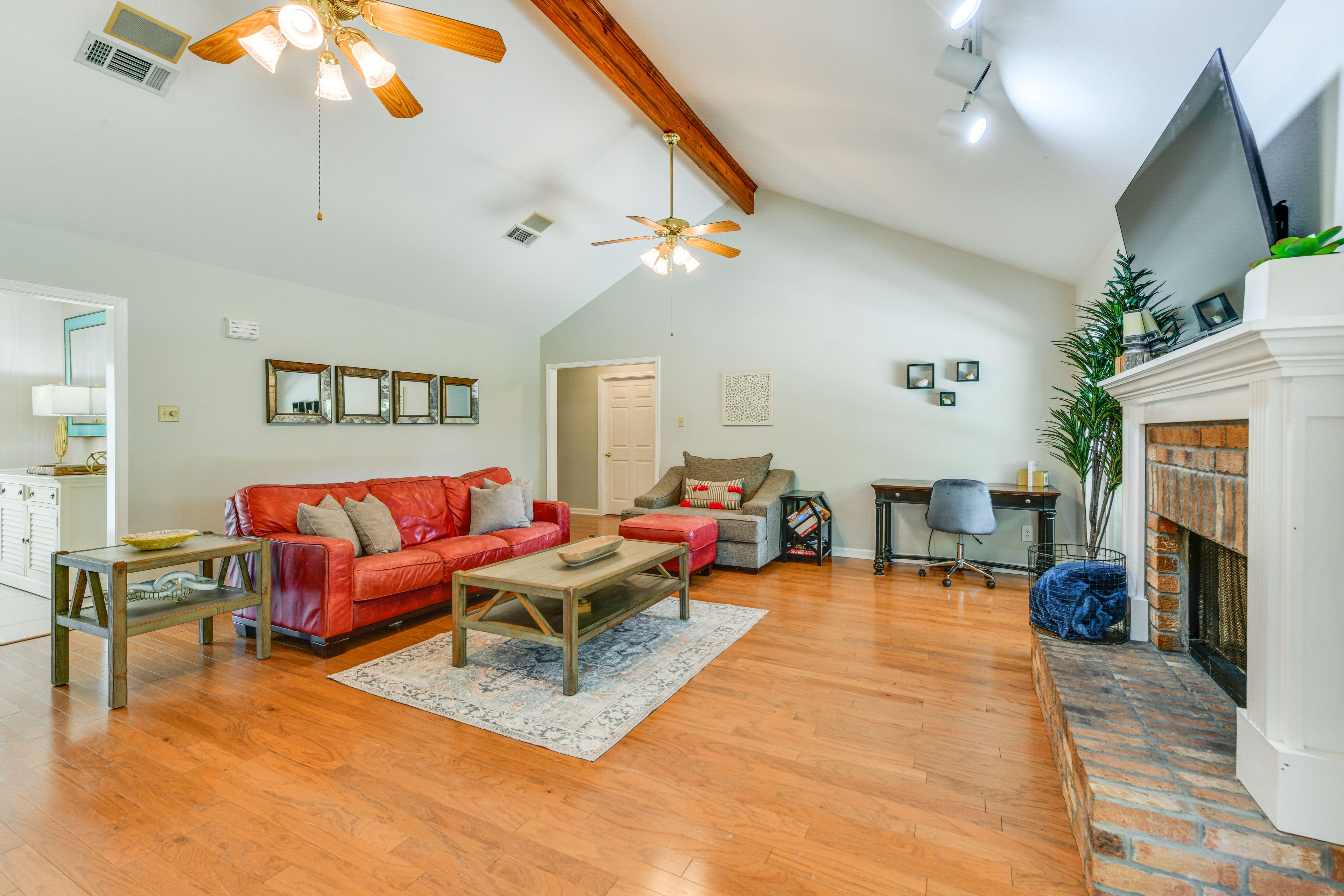 Living Room | Free WiFi | Central A/C & Heat | Decorative Fireplace