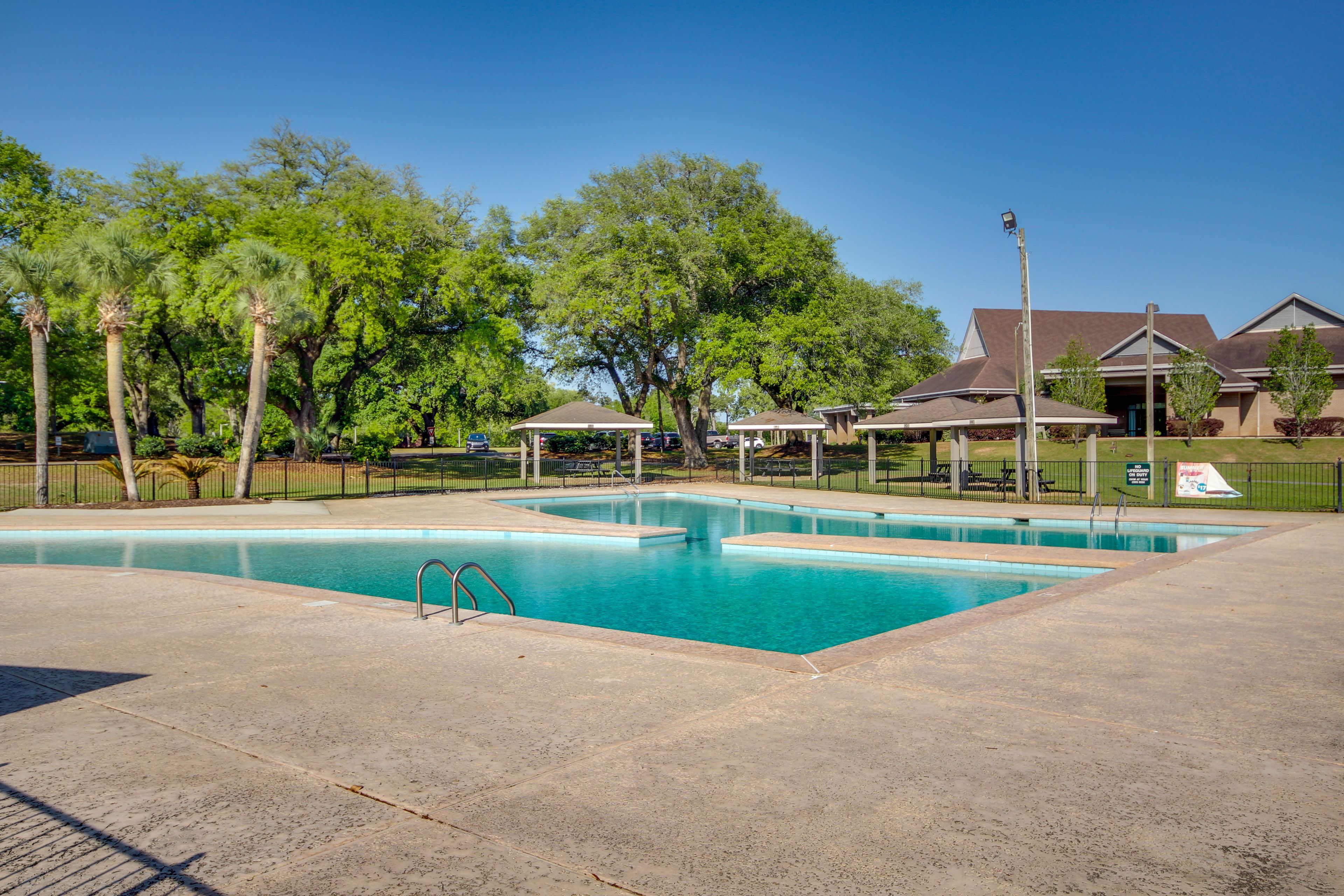 Diamondhead Amenities | Community Pool | Splash Pad