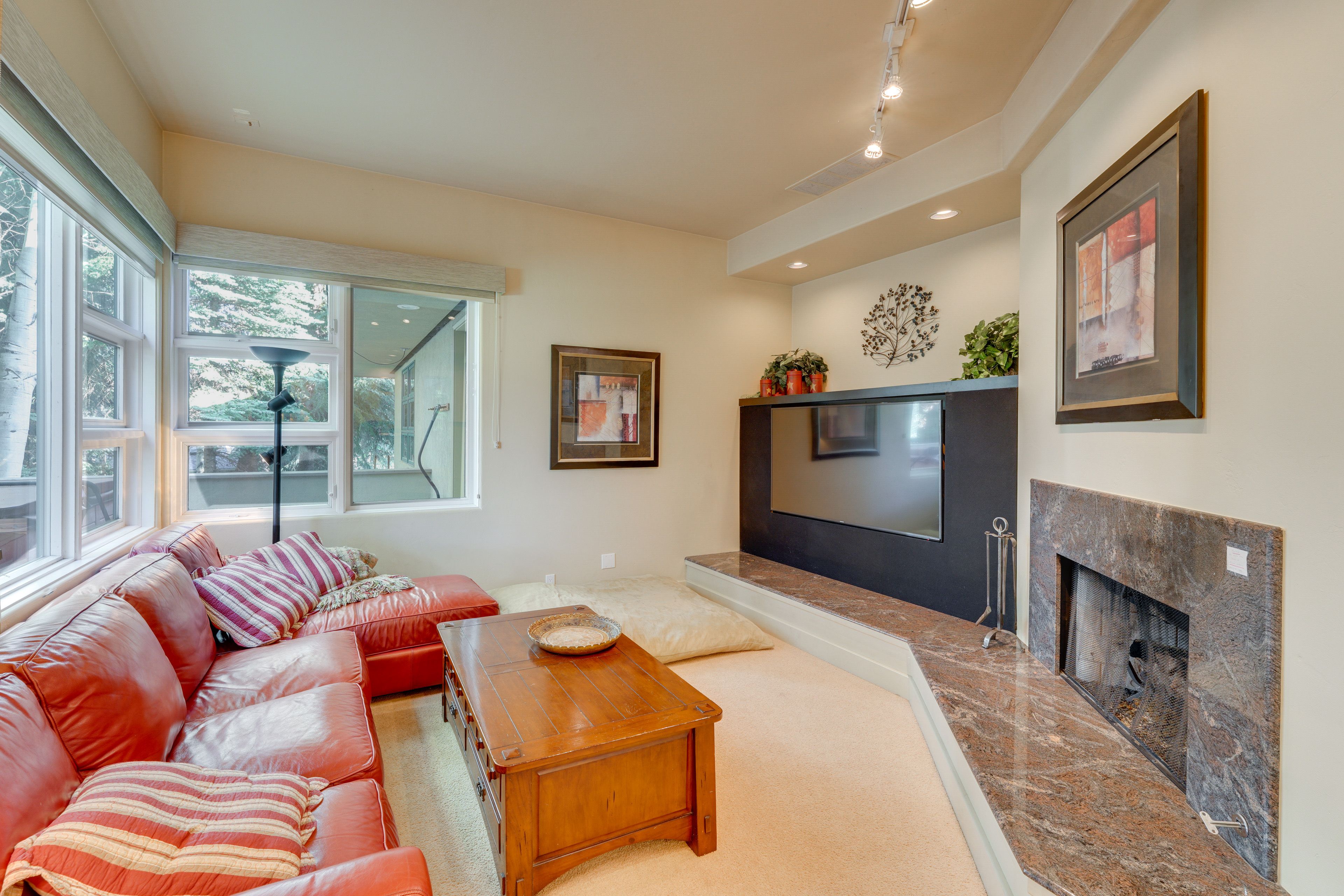 Den | 1st Floor | Smart TV | Gas Fireplace
