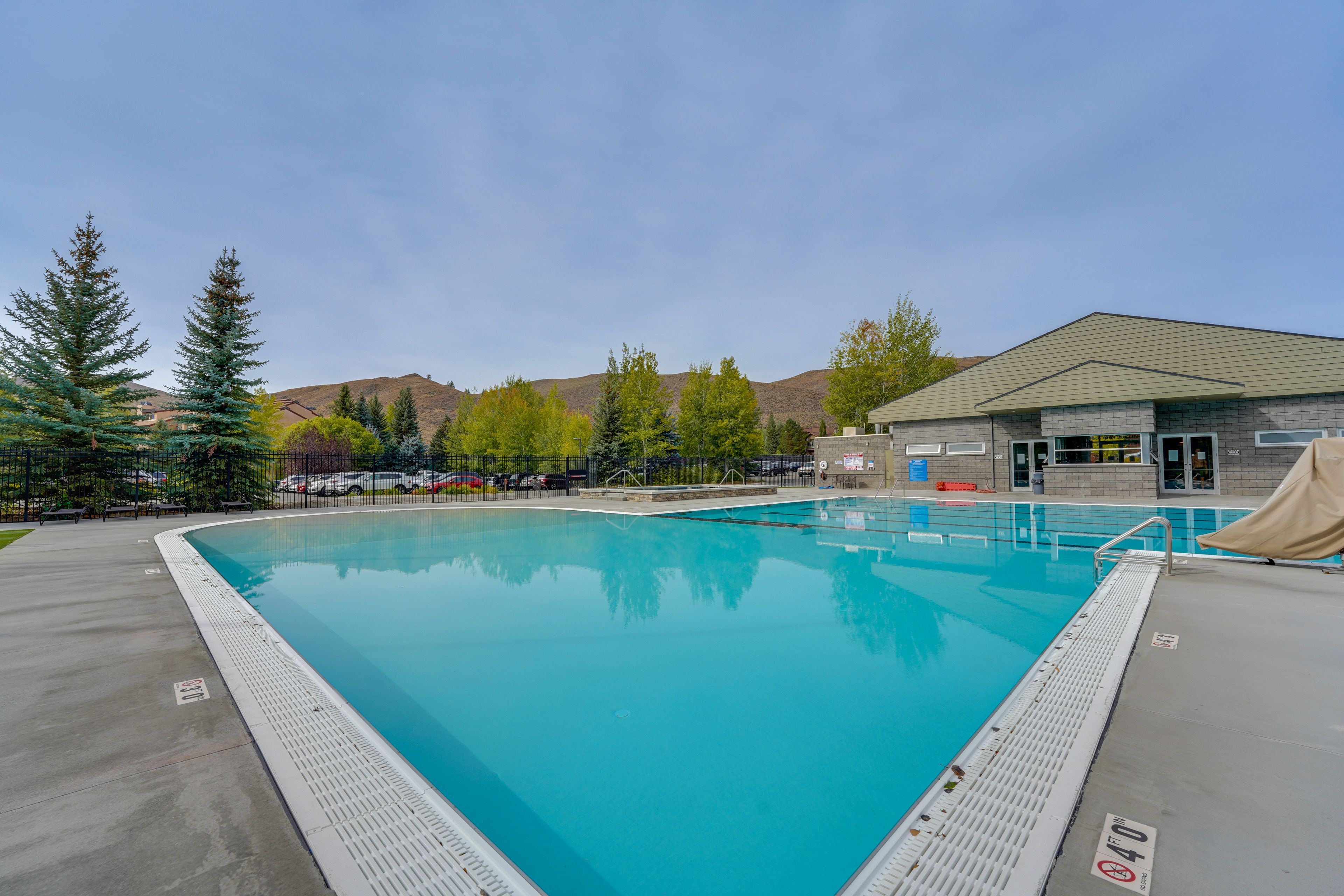 Elkhorn Village | Community Amenities