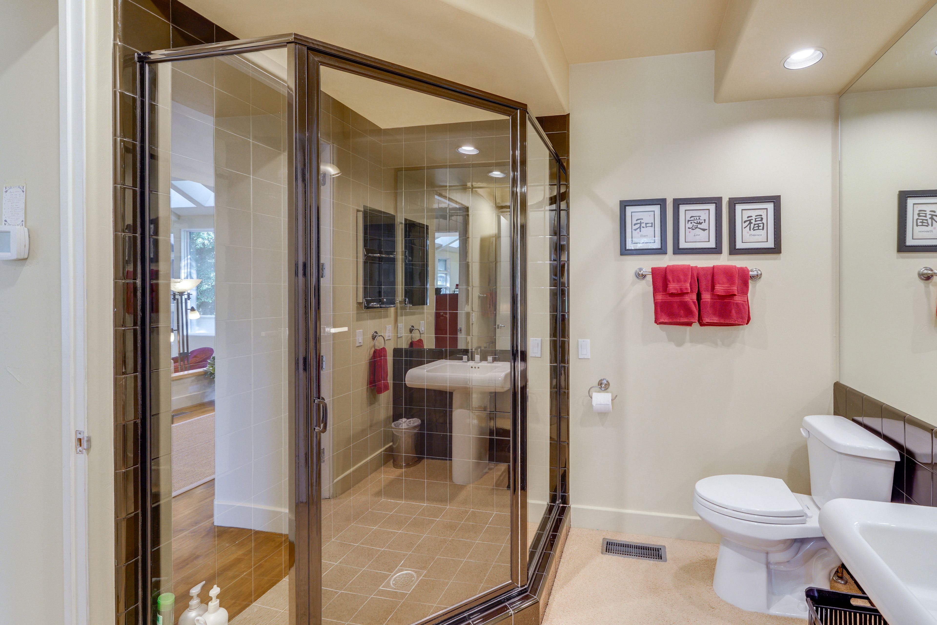Full Bathroom | 1st Floor