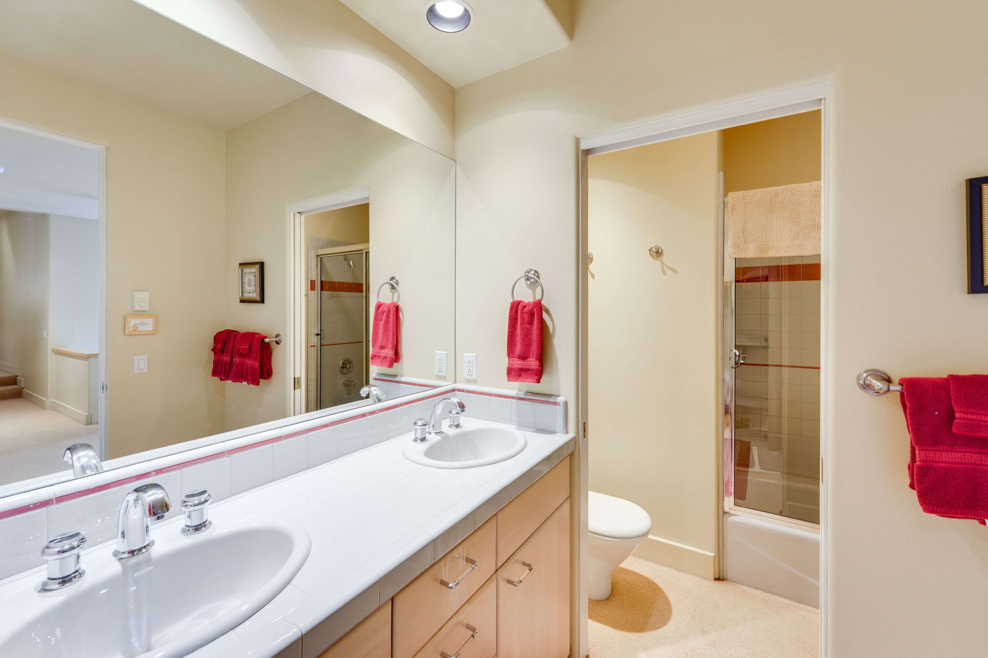 Full Bathroom | 2nd Floor