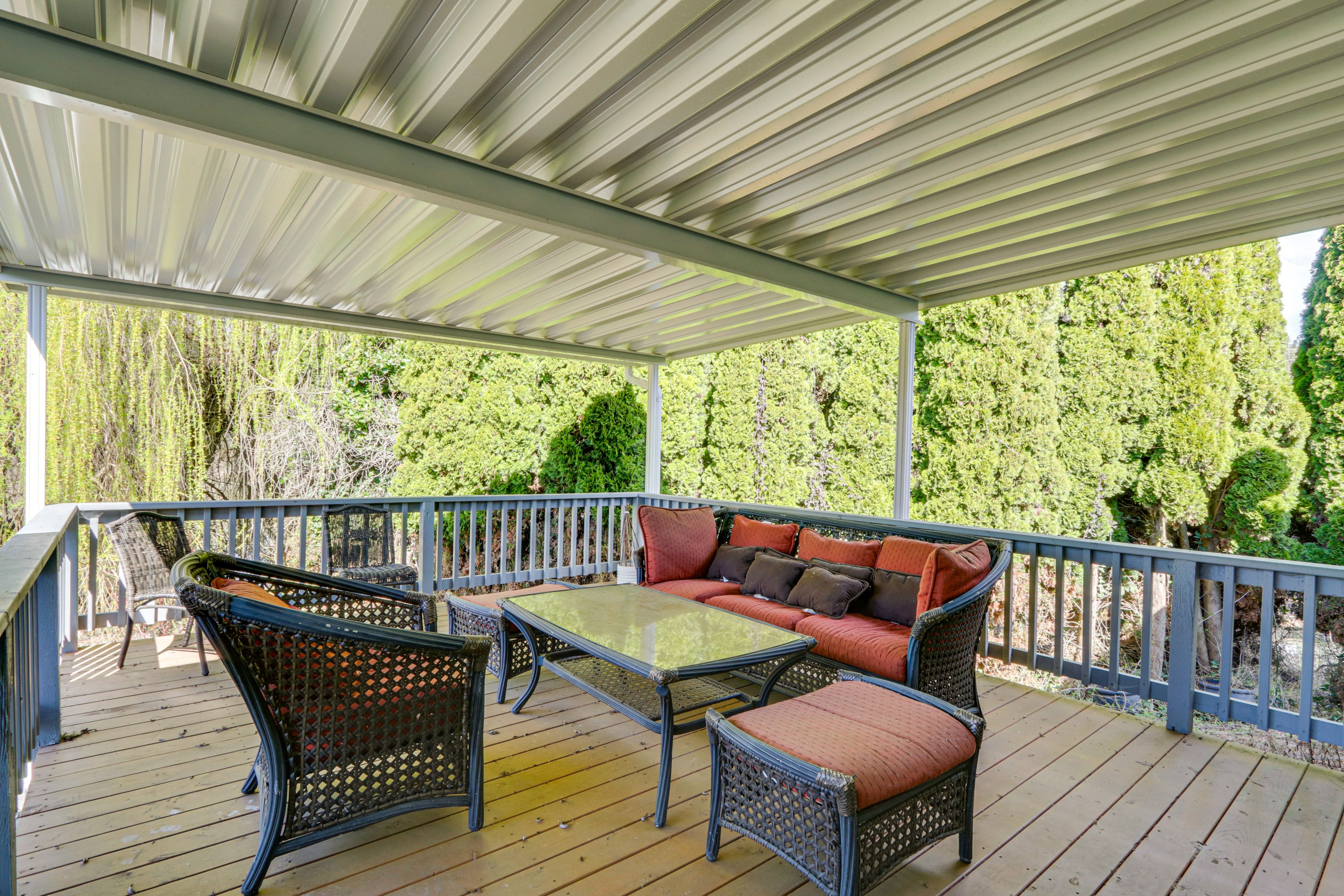Covered Deck | Nearby Hiking Trails