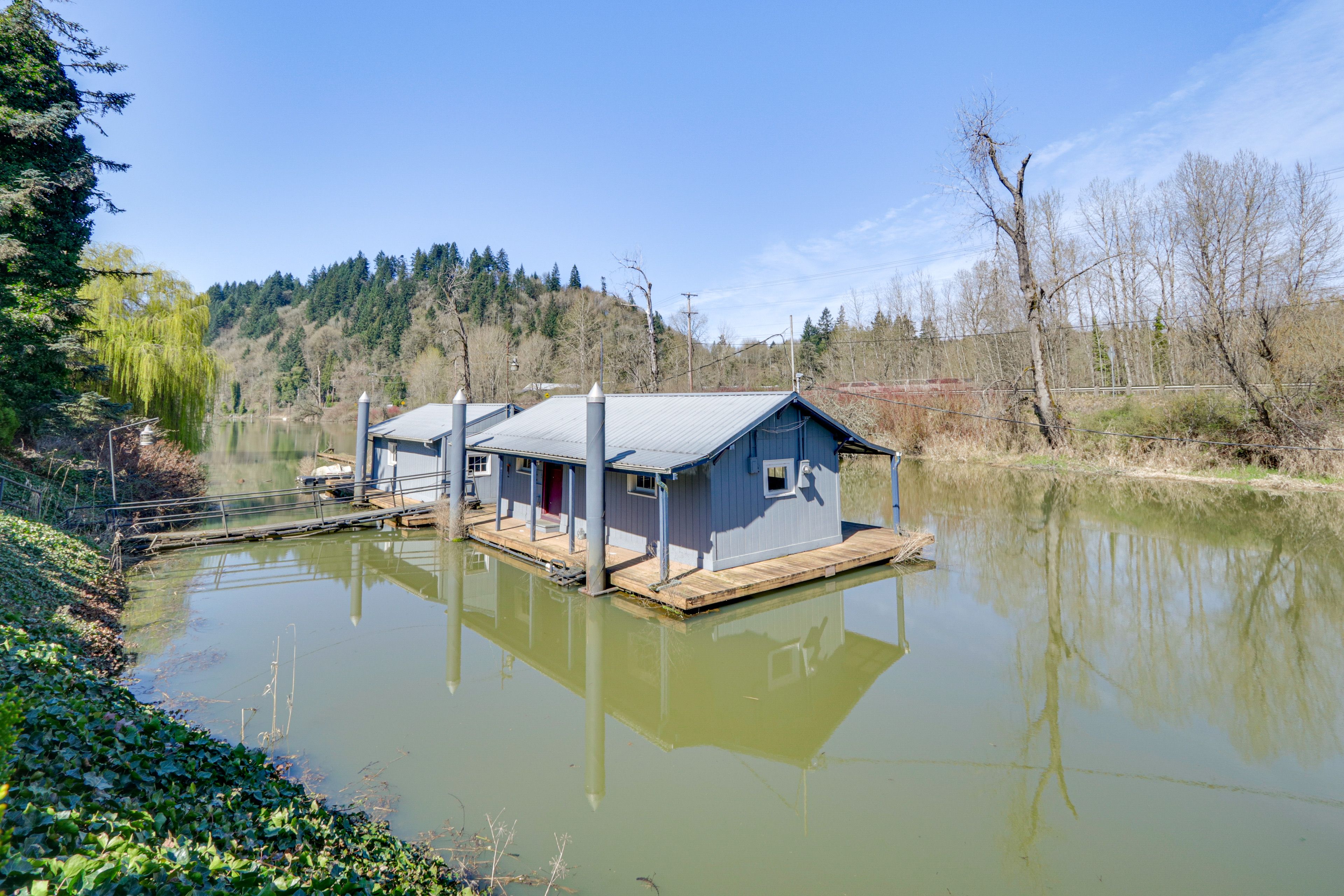 Longview Vacation Rental | 3BR | 2BA | 1,700 Sq Ft | 6 Steps to Enter