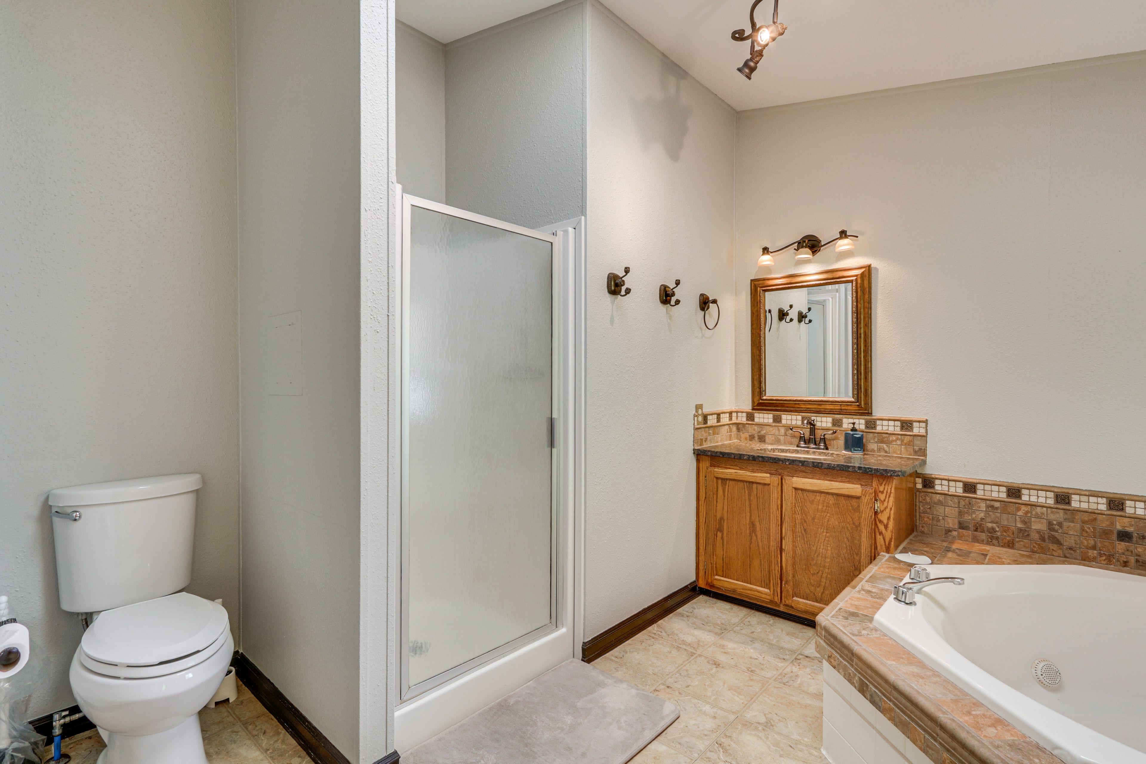 En-Suite Bathroom | Towels & Linens Provided