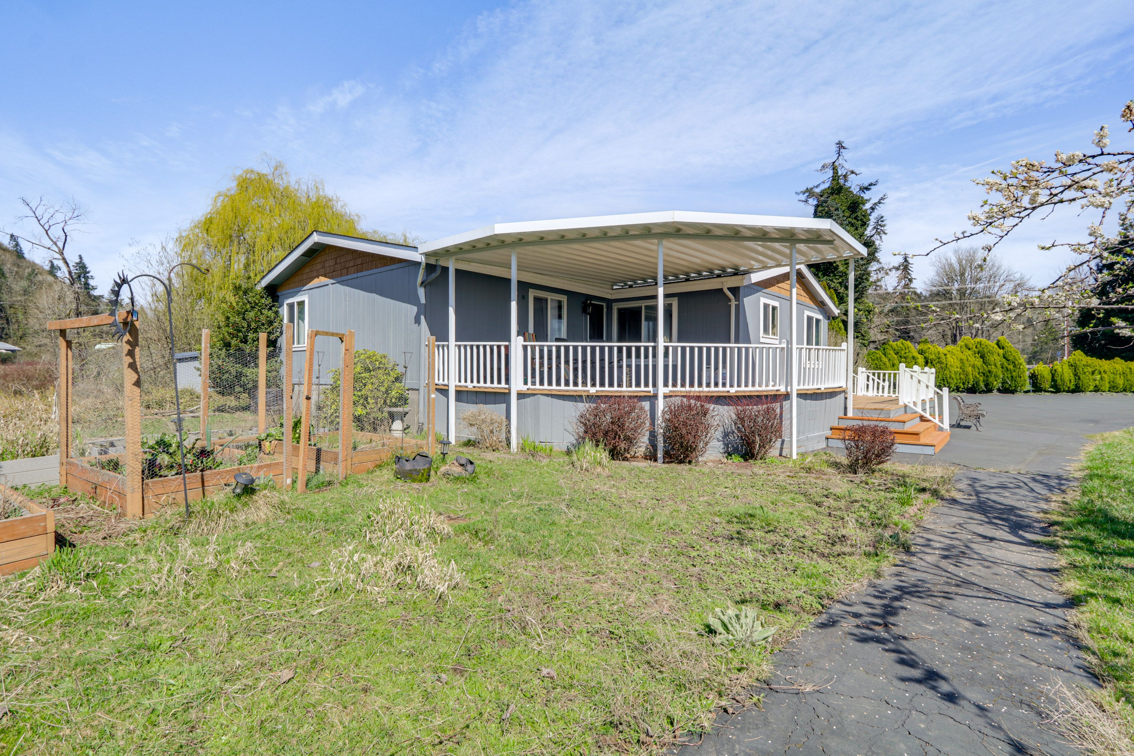 House Exterior | Garden