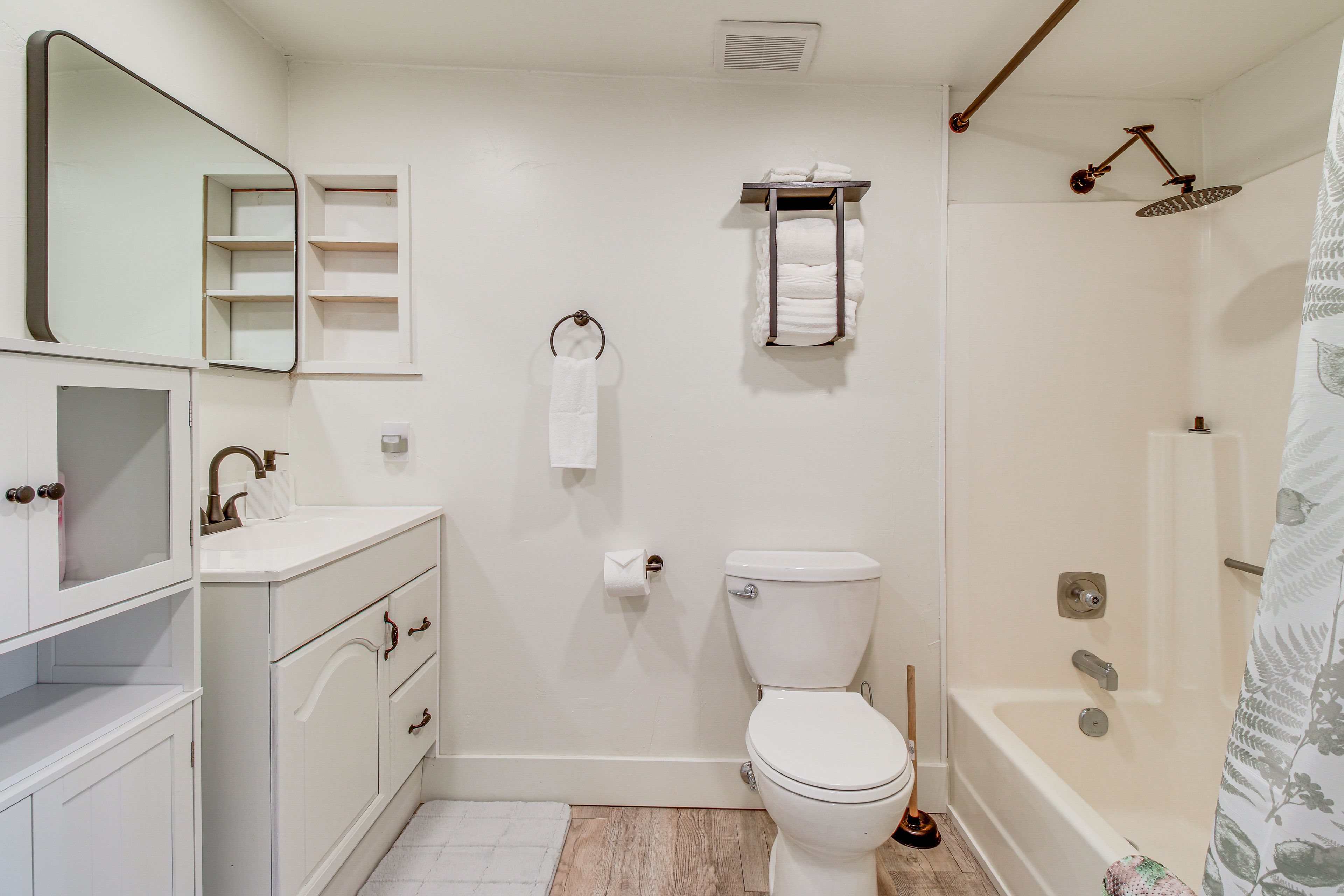 Full Bathroom | 2nd Floor