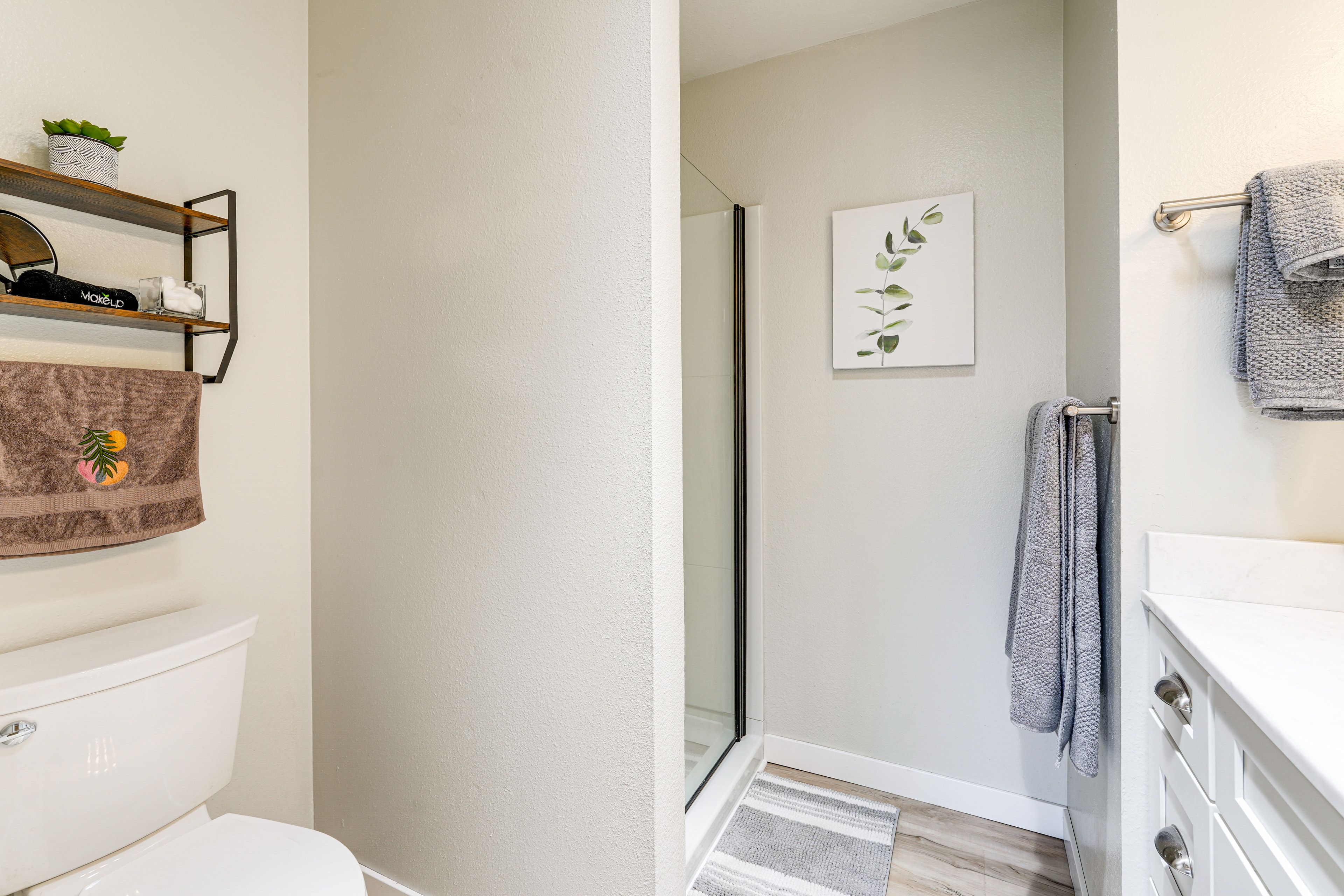 Full Bathroom | 2nd Floor