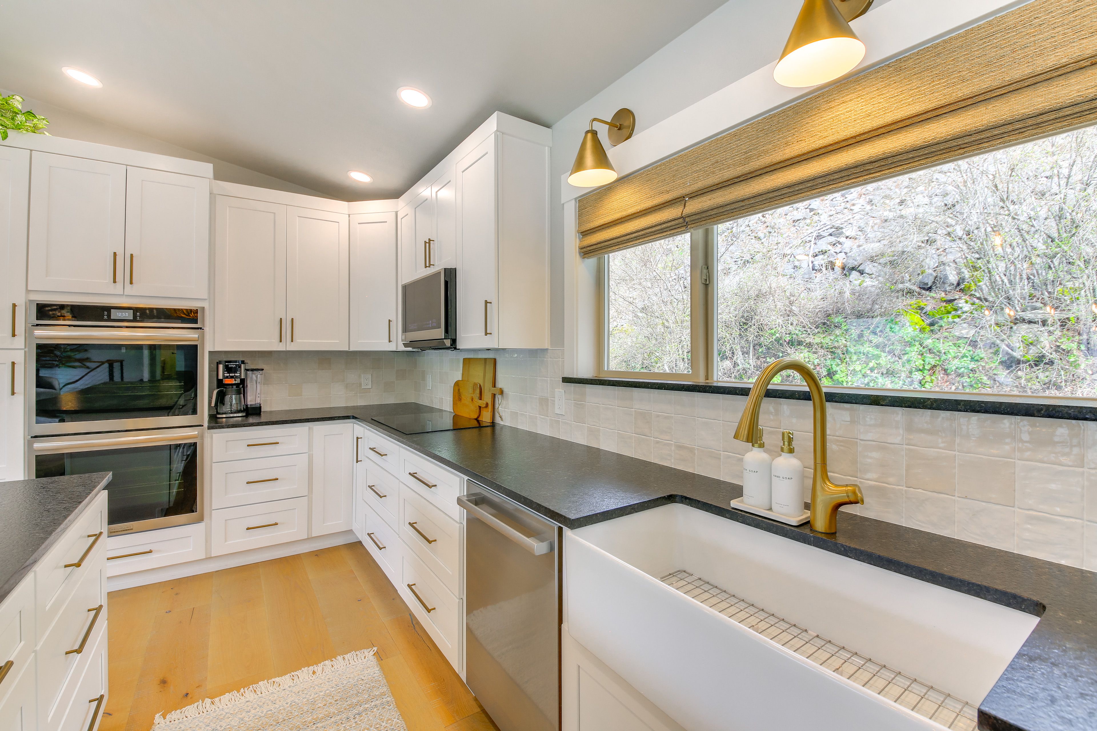 Kitchen | Main Level | Dual Drip/Single-Serve Coffee Maker | Dishwasher