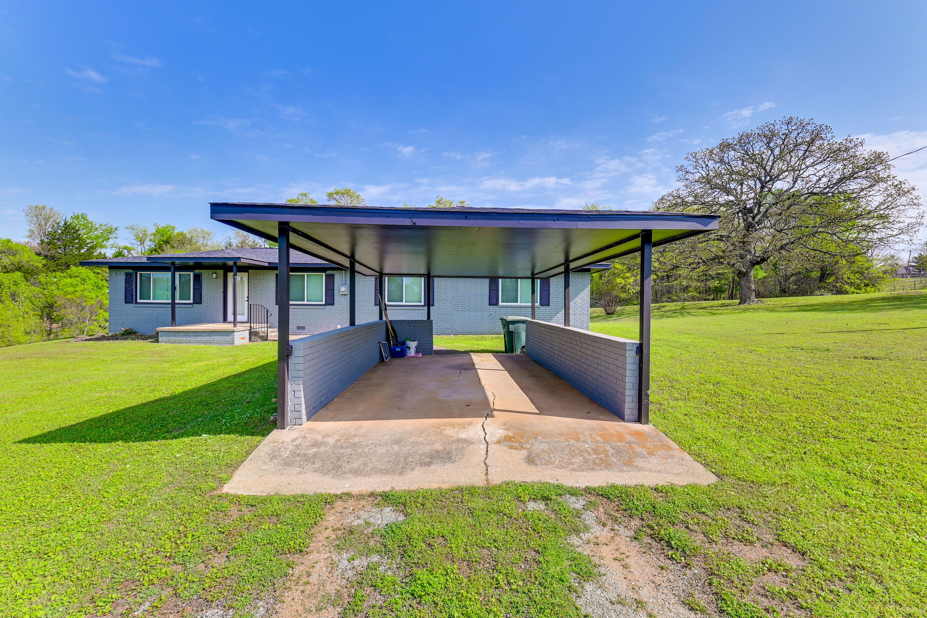 Home Exterior | Parking | Carport (1 Vehicle) | Driveway (3 Vehicles)