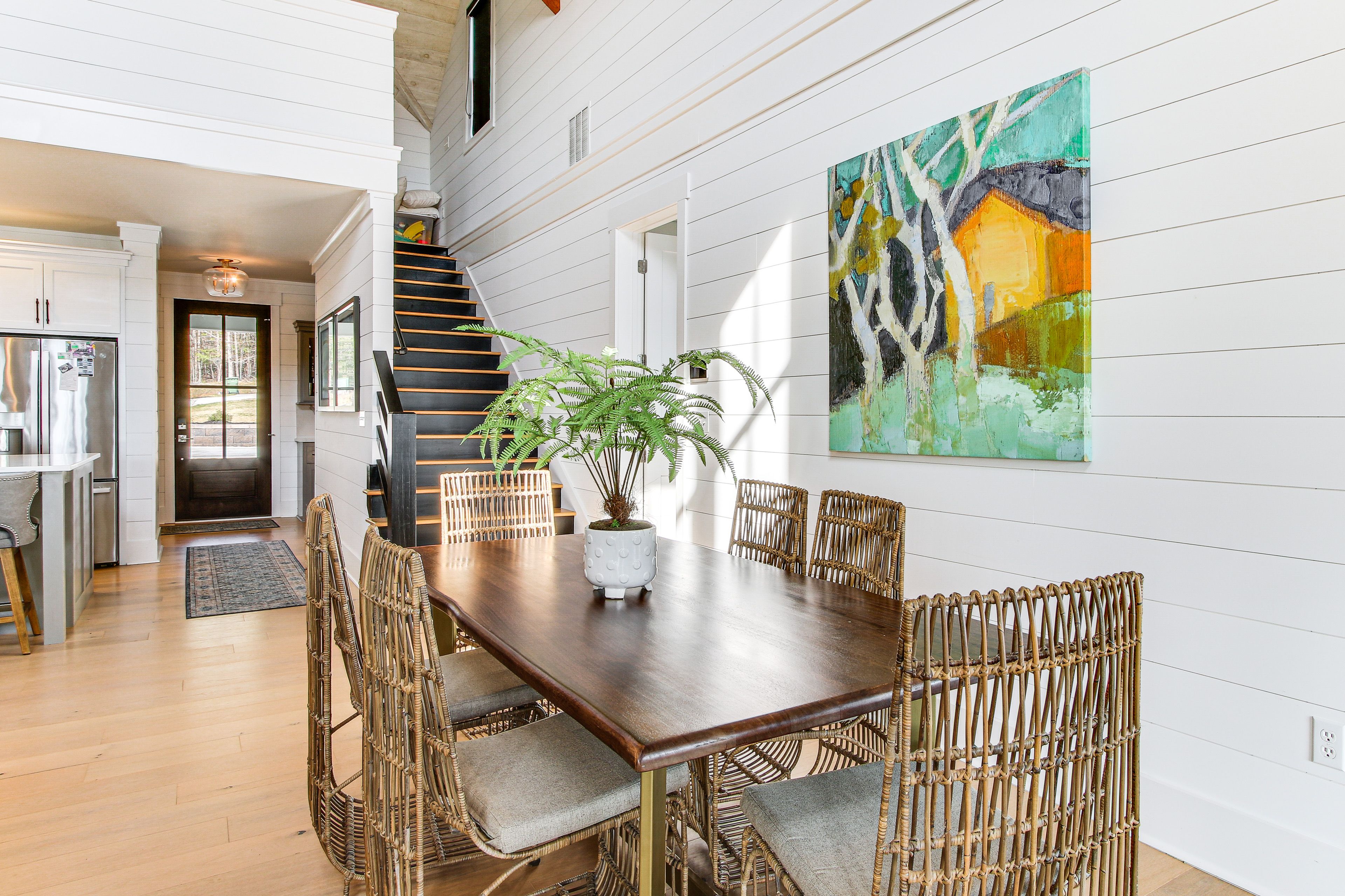 Dining Area | Dishware/Flatware Provided | Main Floor