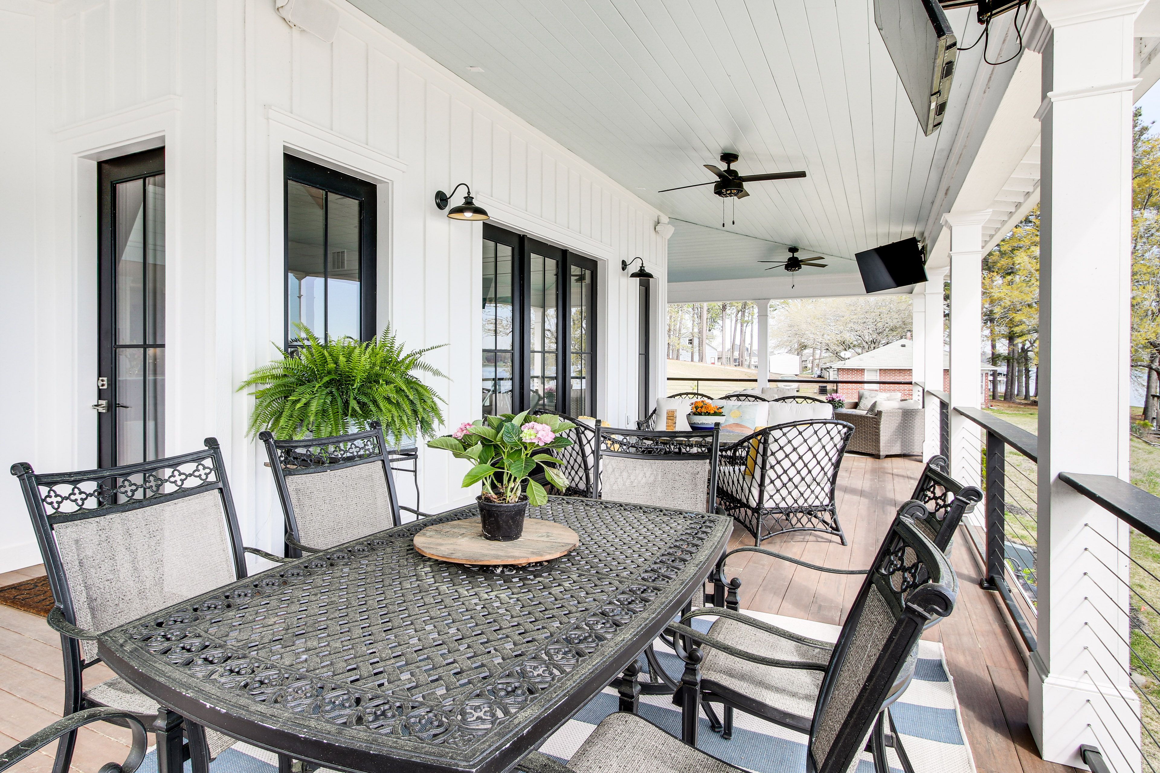 Upper Deck | 2 Smart TVs | Outdoor Dining Area