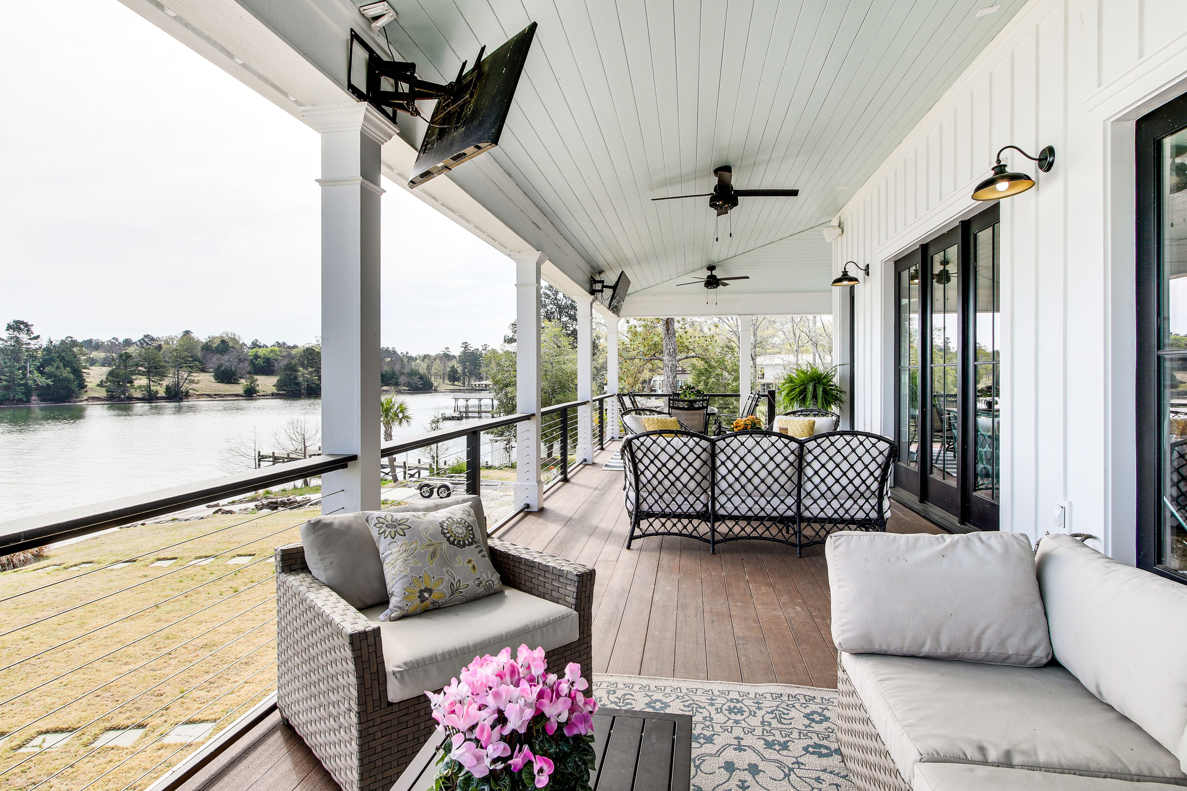 Upper Deck | Lake Views