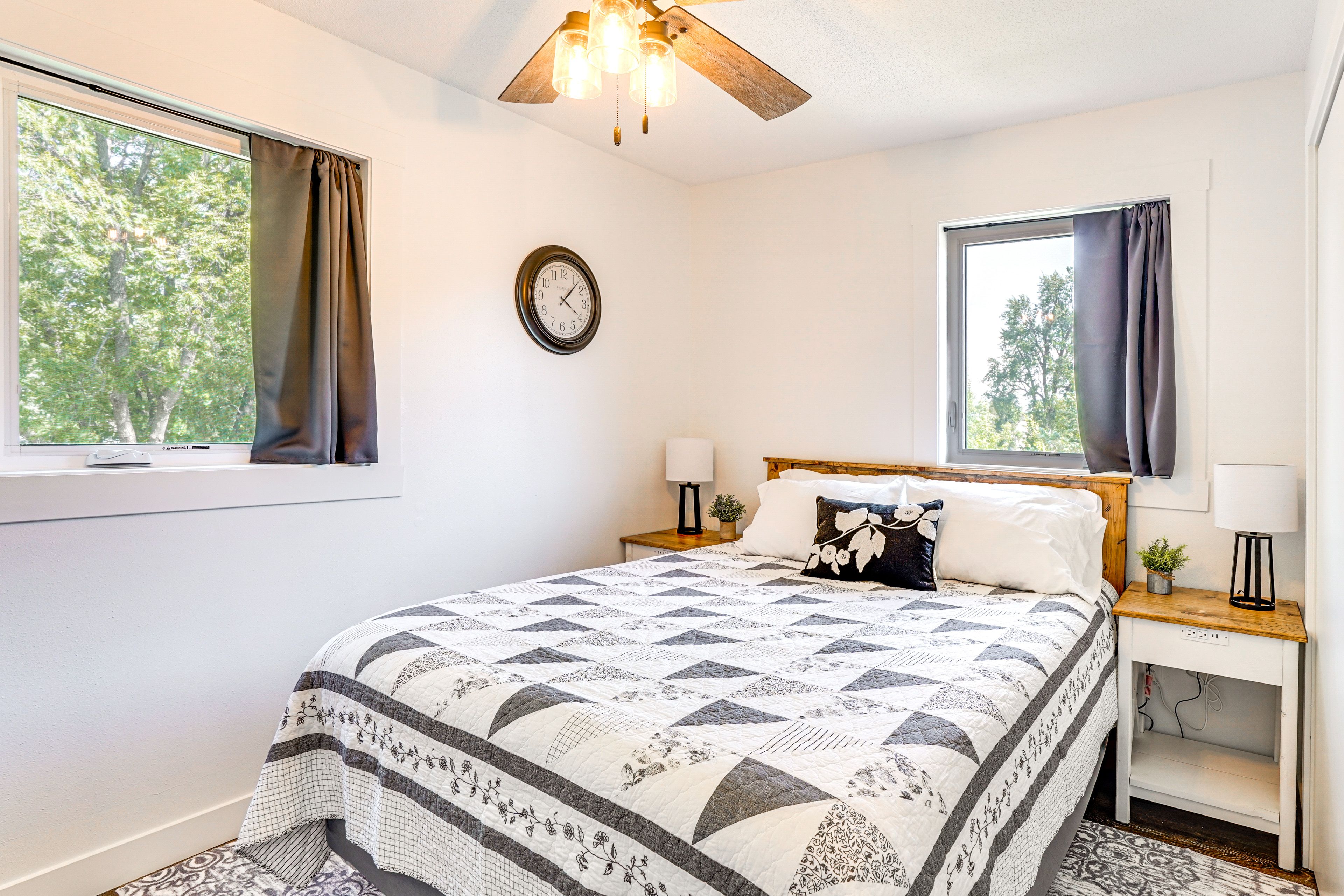 Bedroom 2 | 2nd Floor | Queen Bed