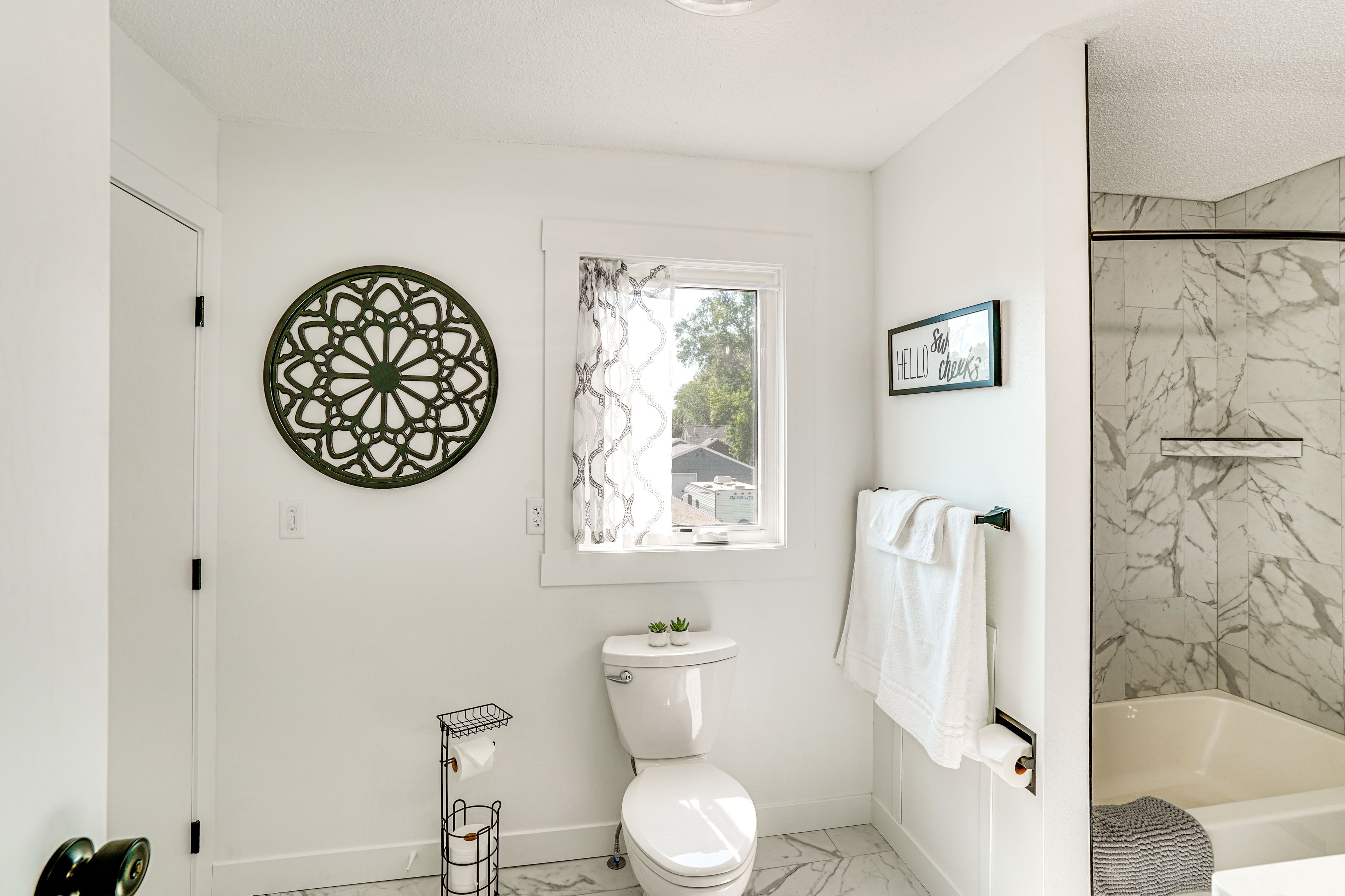 Full Bathroom | 2nd Floor