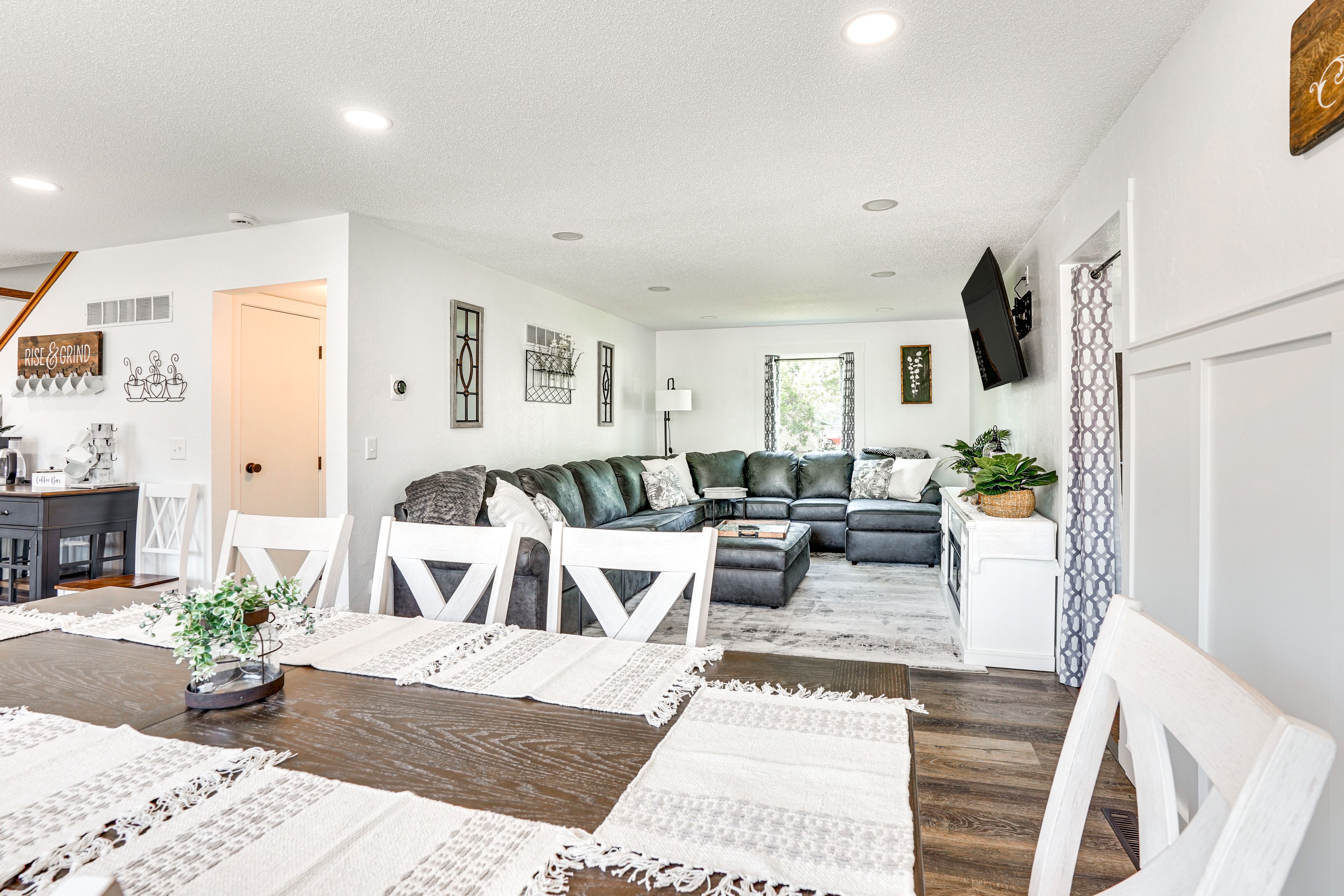 Hartford Vacation Rental | 4BR | 2BA | 1,848 Sq Ft | 6 Steps Required